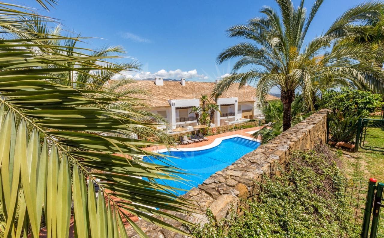 Amplio adosado en venta en La Cala Golf – Vistas panorámicas al mar y al golf