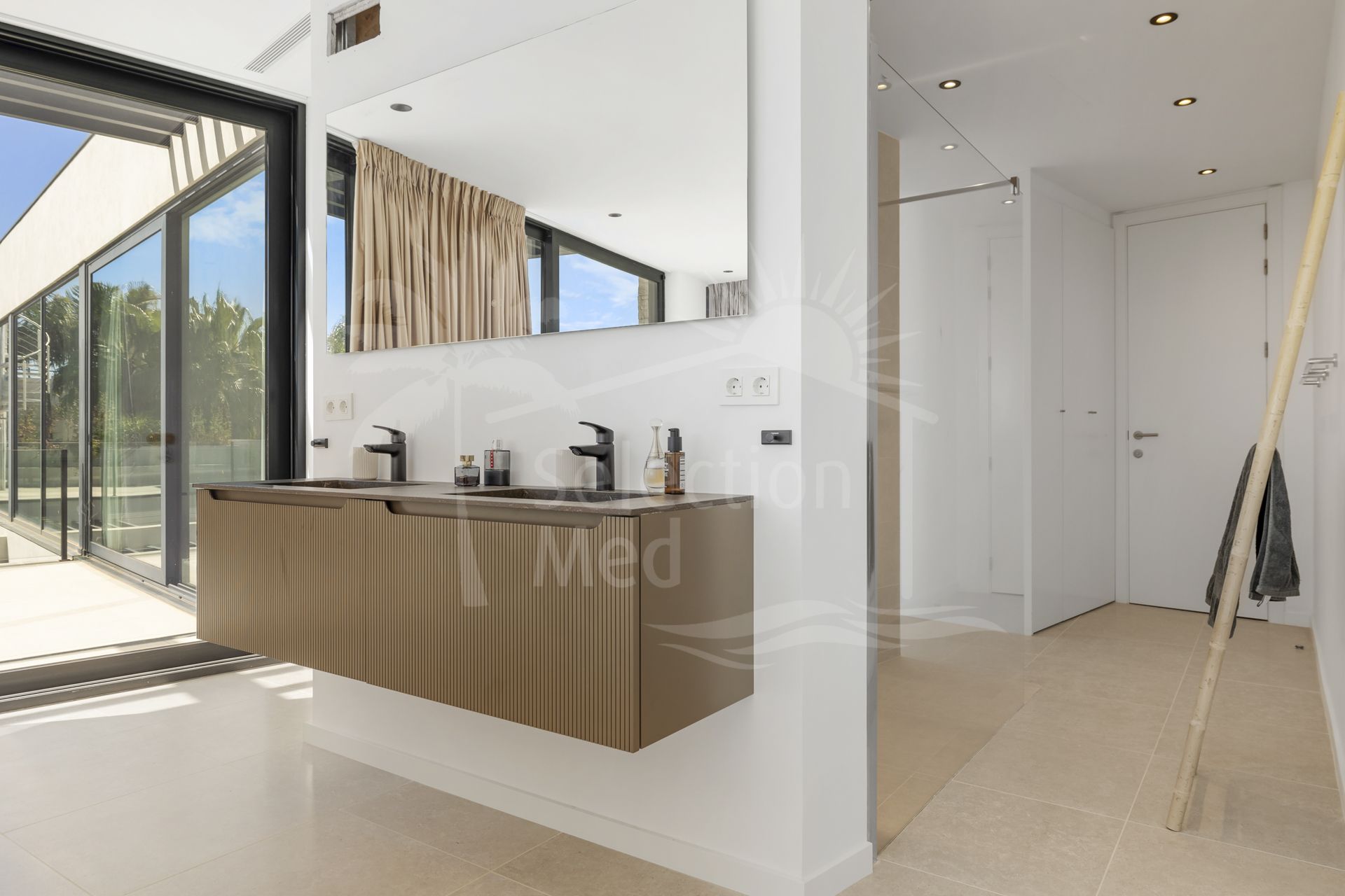 Villa Aqua – Impresionante Villa Moderna en Venta en La Alquería, Benahavís | Primera Línea de Golf con Vistas al Mar