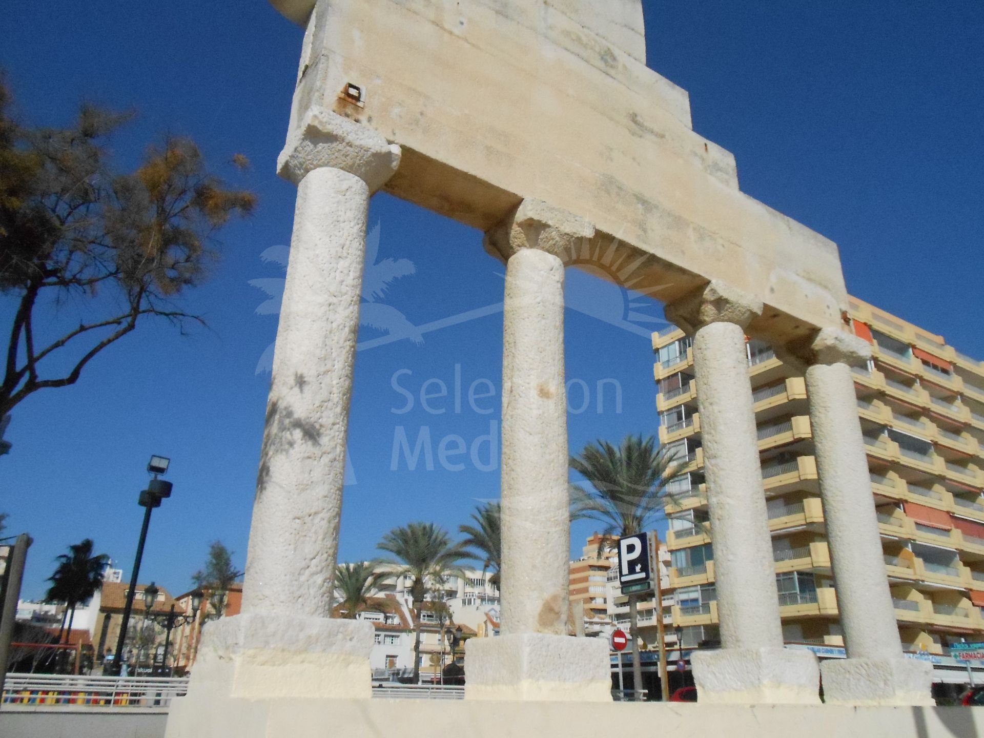 Apartamento en primera línea de playa con vistas panorámicas al mar en Los Boliches, Fuengirola