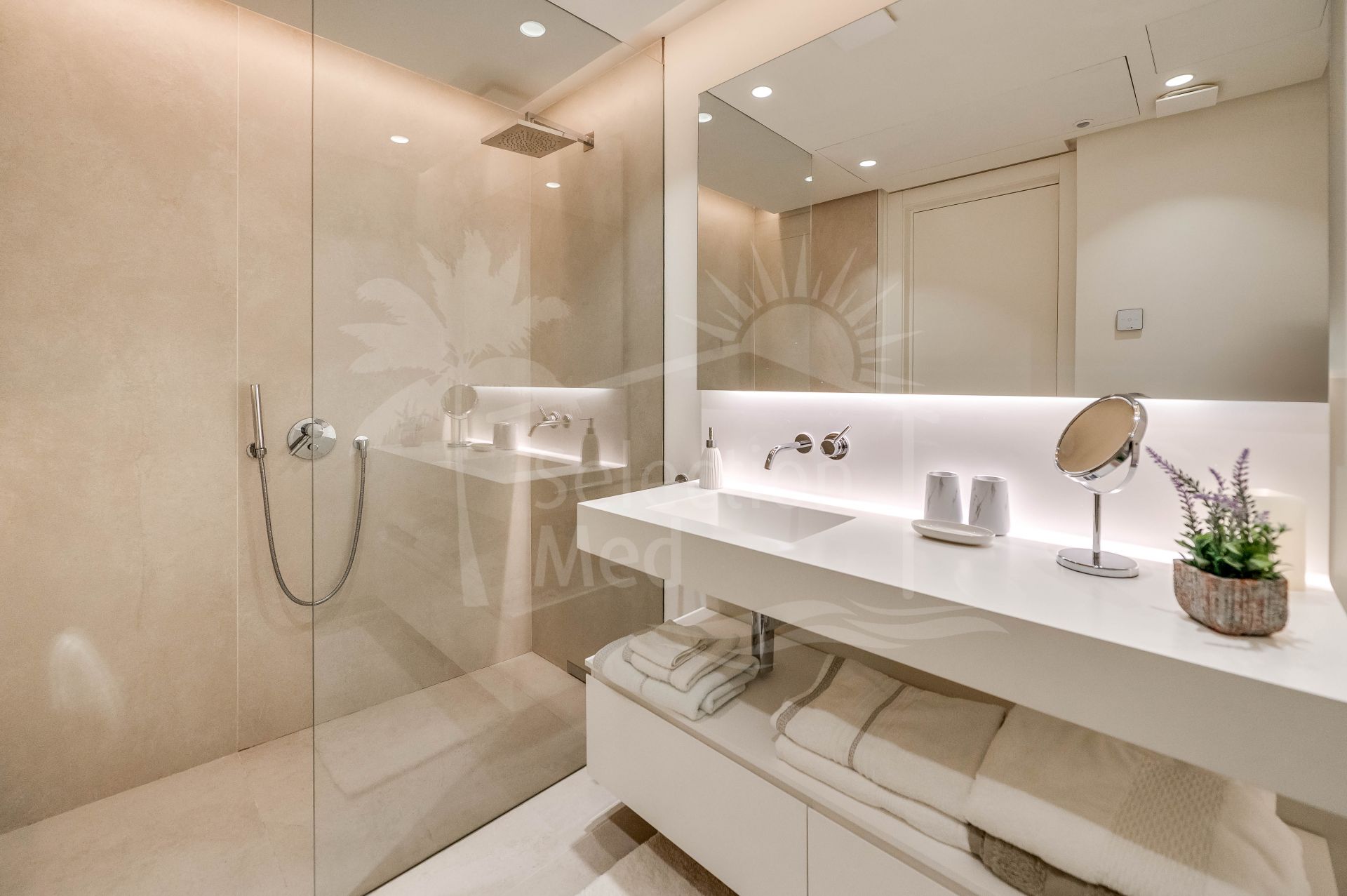 Breathtaking 3-Bedroom Apartment with Stunning Views in Palo Alto, Marbella