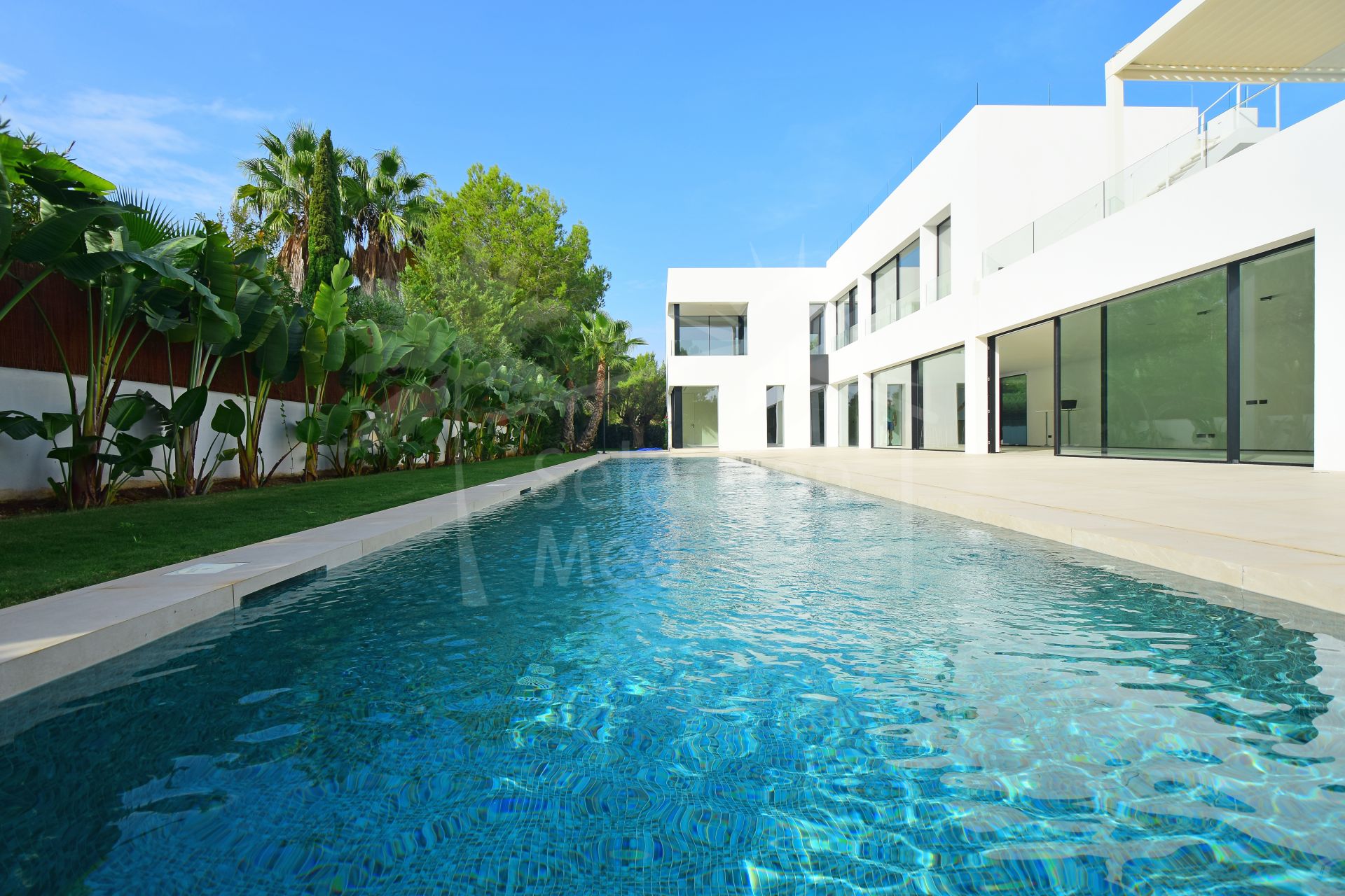Luxurious modern villa in Cala de Bou