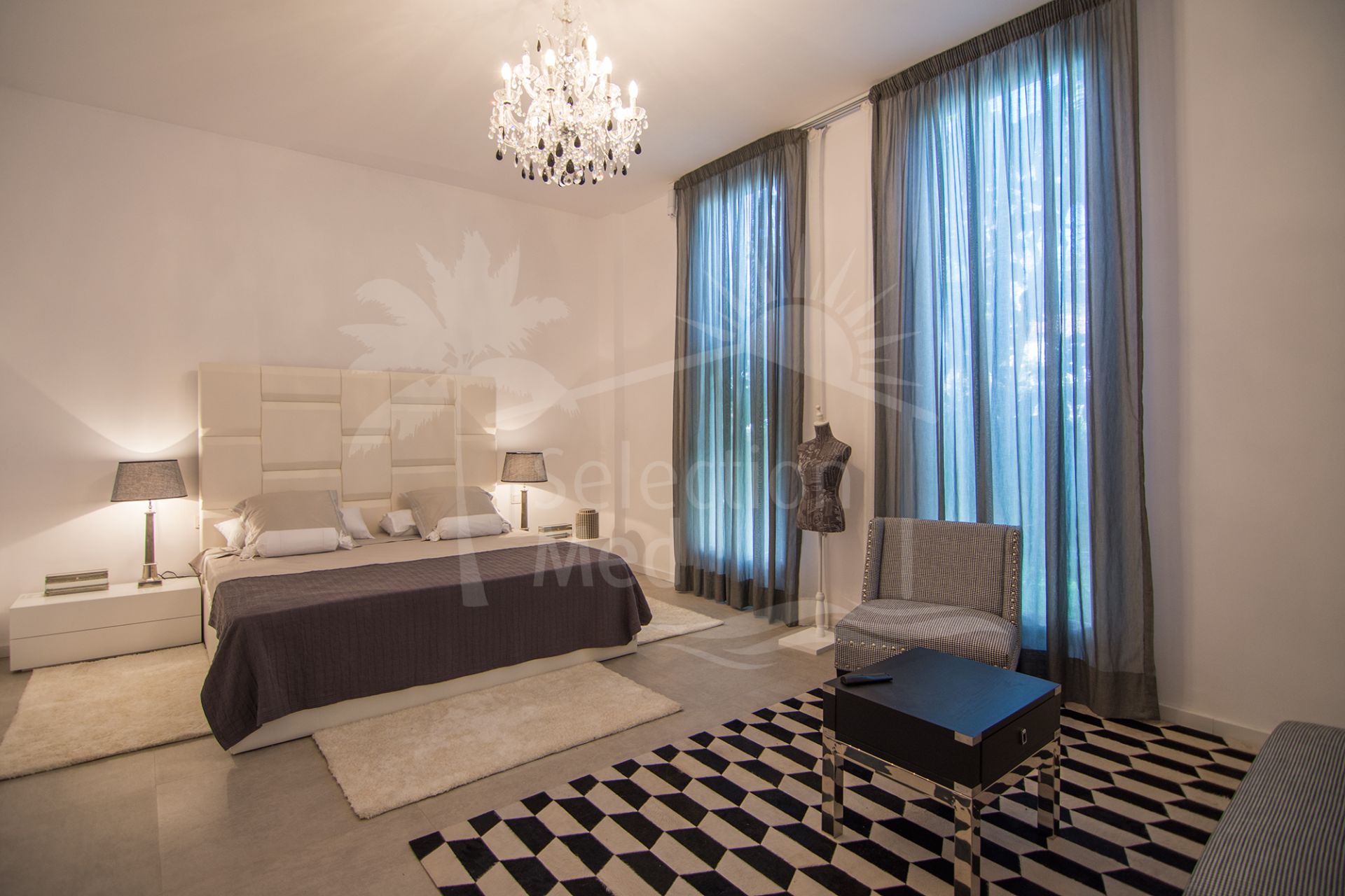 6 Bedrooms Villas with Unique Design, Rio Verde, Marbella