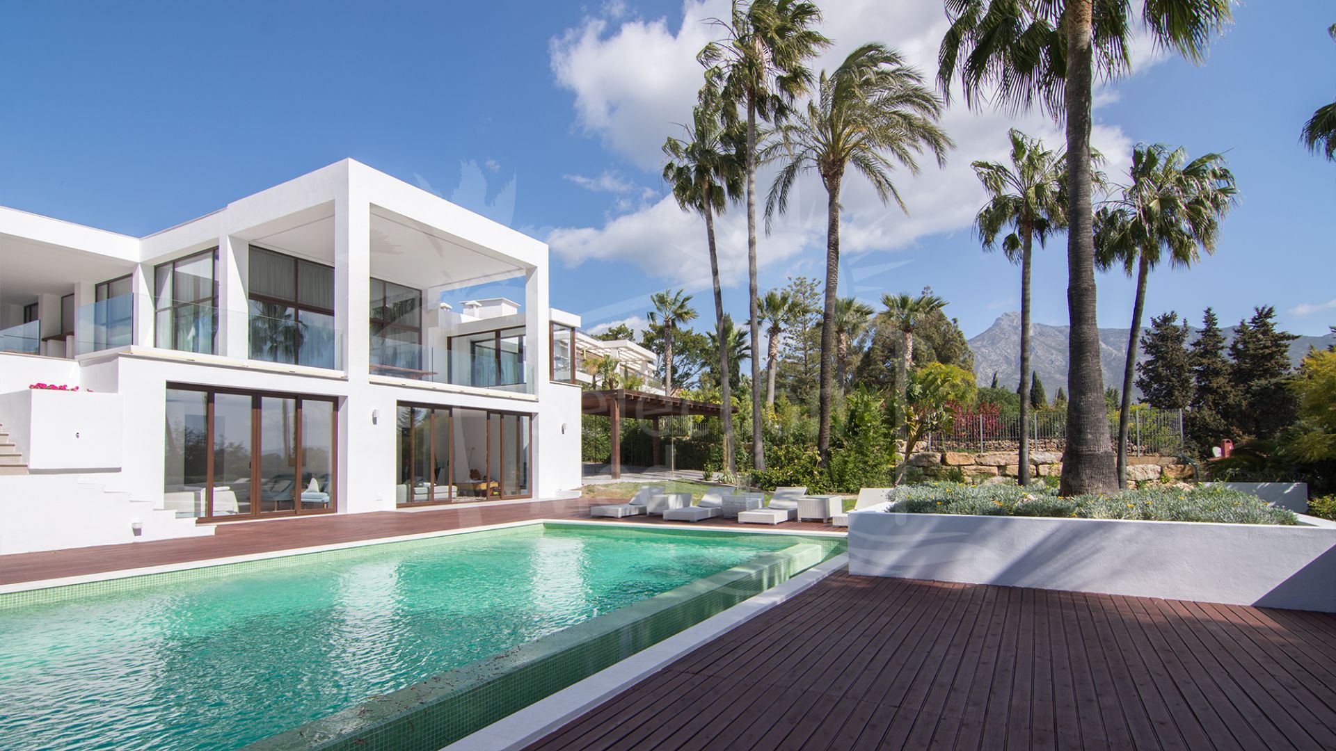 6 Bedrooms Villas with Unique Design, Rio Verde, Marbella