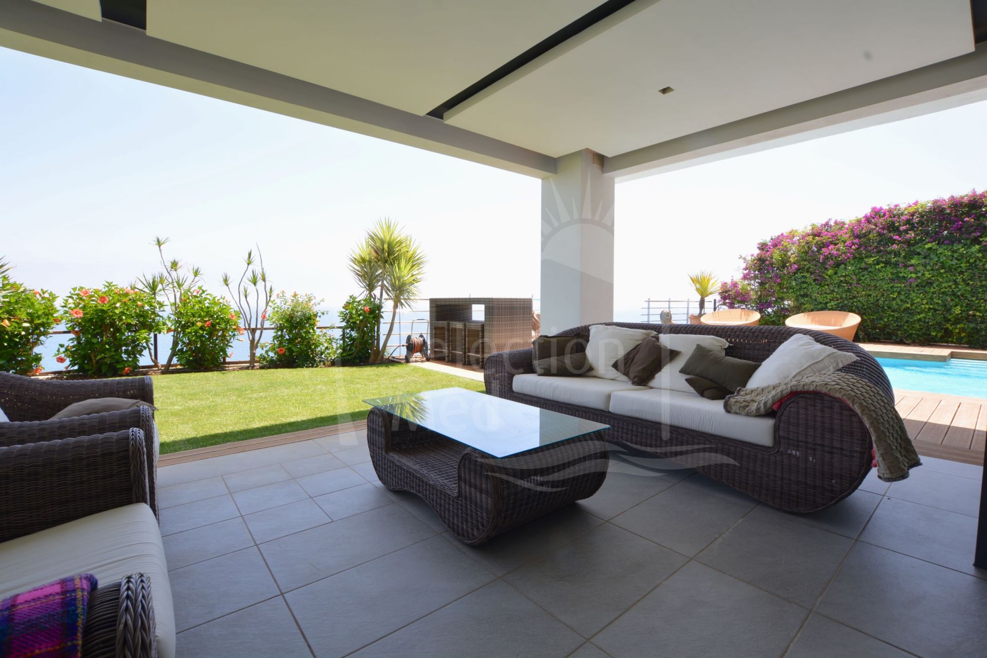 Architect Designed Luxury 5 Bedroom Villa with Panoramic Sea Views.