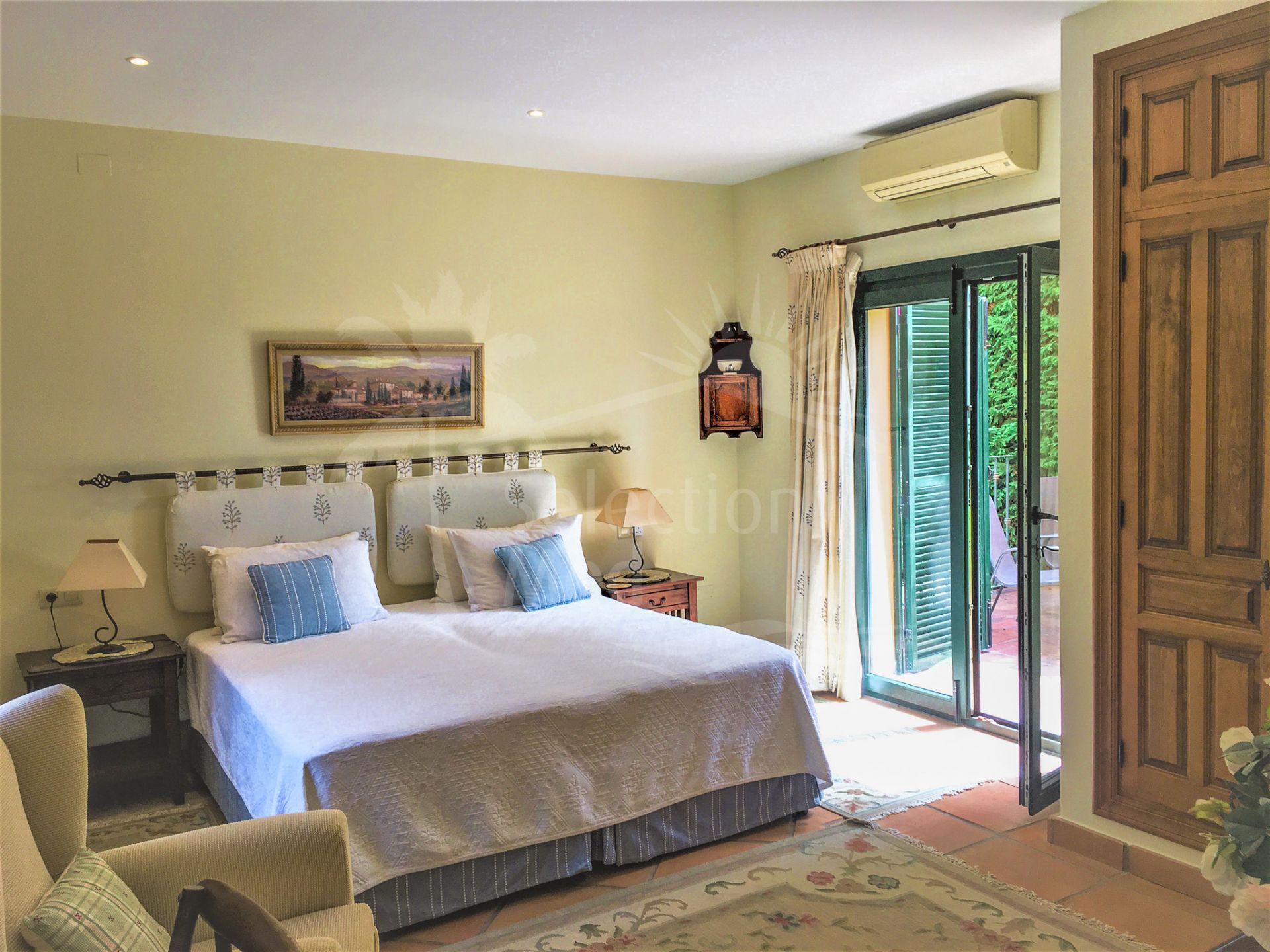 Impresionante Villa de Estilo Andaluz de 5 Dormitorios con Impresionantes Vistas.