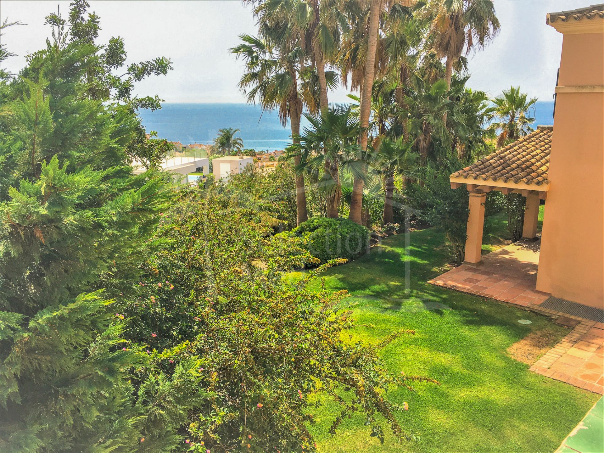Impresionante Villa de Estilo Andaluz de 5 Dormitorios con Impresionantes Vistas.