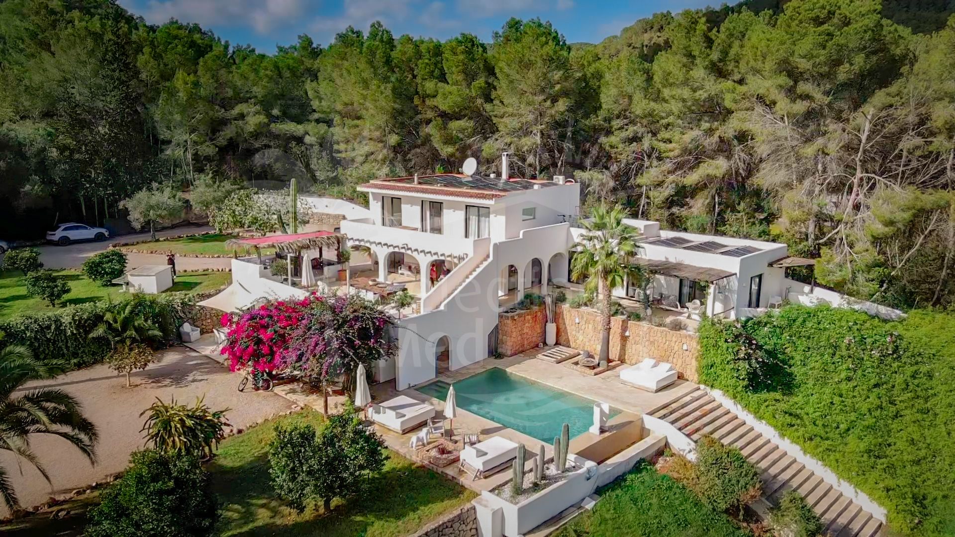 Beautiful country villa located in a small valley near San Miguel
