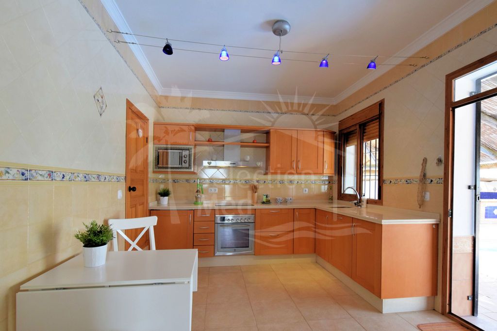 Lovely chalet in Iznajar with stunning views