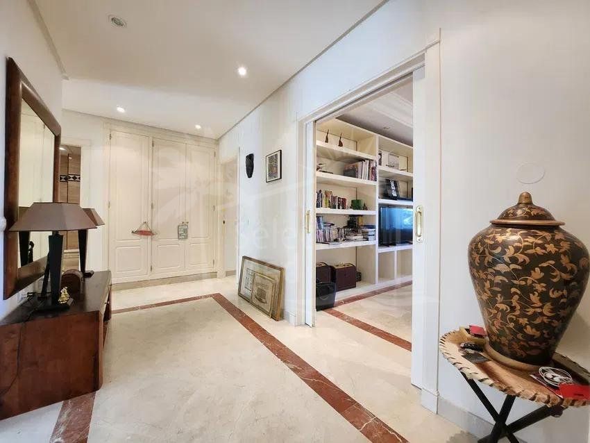 Una propiedad de lujo muy grande, equipada y 100% amueblada en Nueva Andalucía (Marbella), la zona más bonita y con mayor revalorización de la zona.