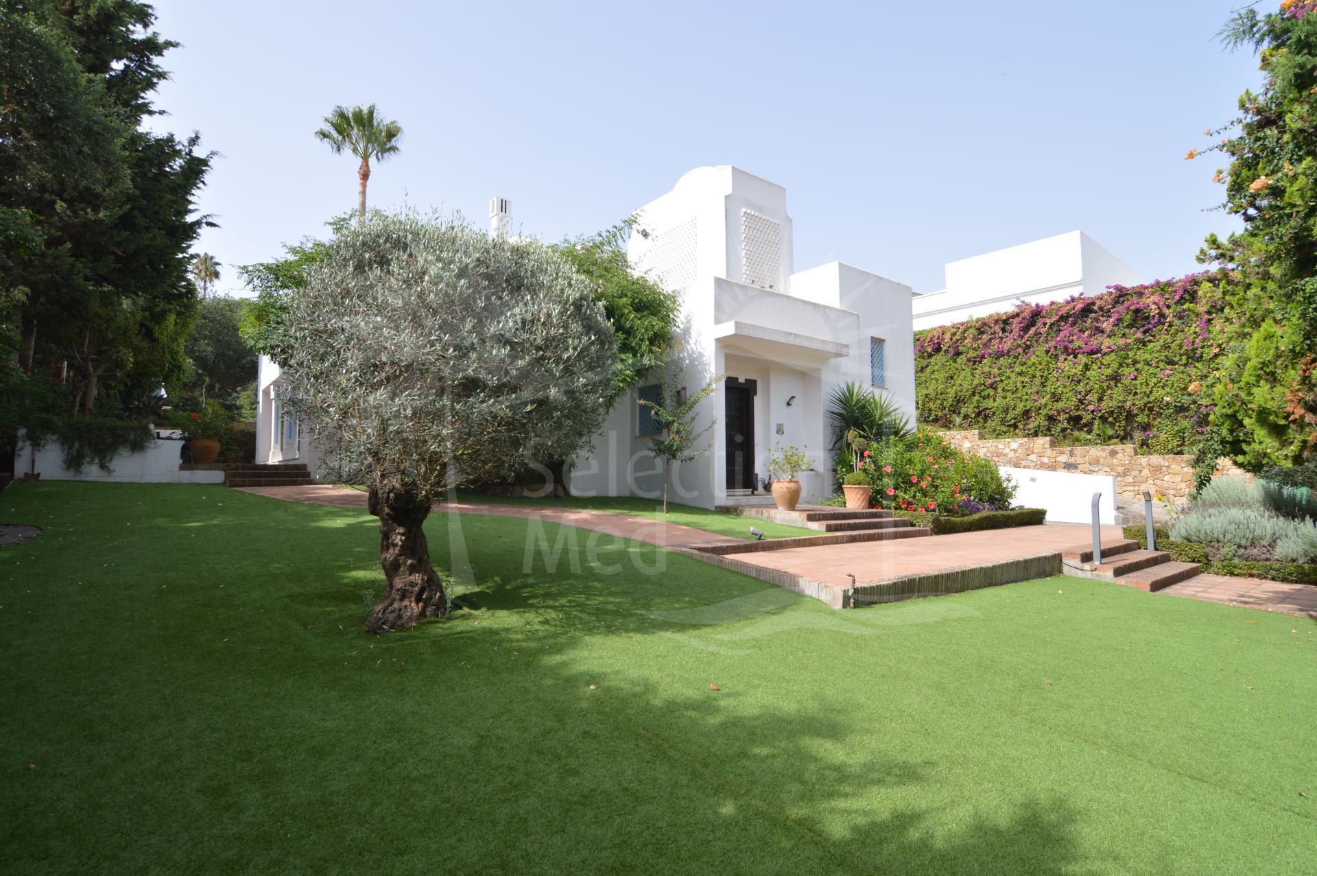 Lovely Villa with Separate Guest Cottage, in B Zone of Sotogrande