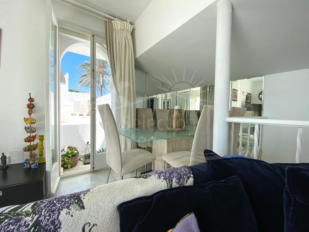 Apartamento junto al paseo marítimo en la Milla de Oro, Marbella