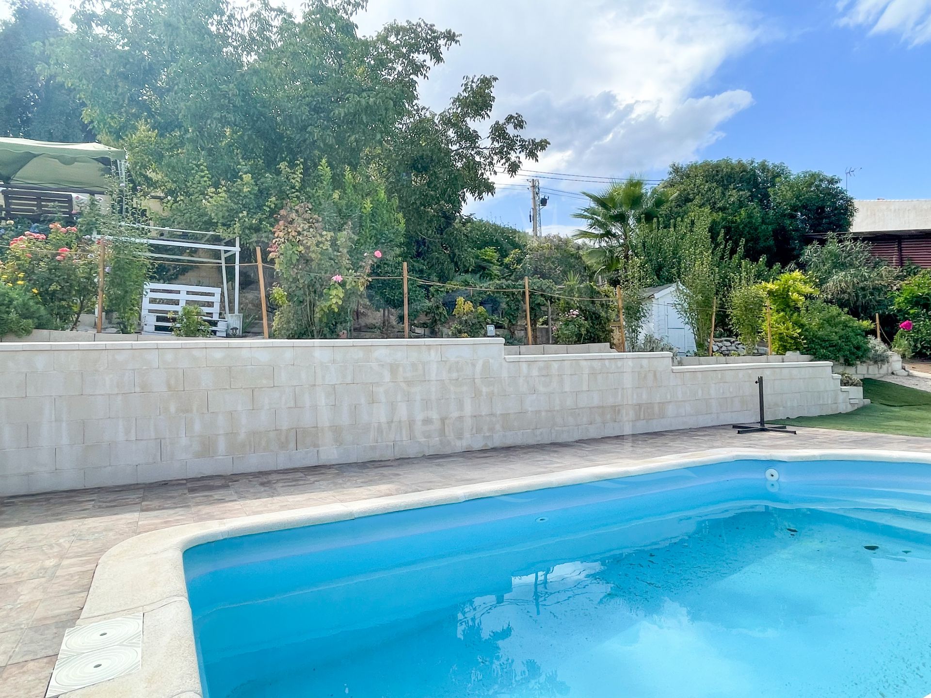 Lovely townhouse with beautiful garden, pool and views