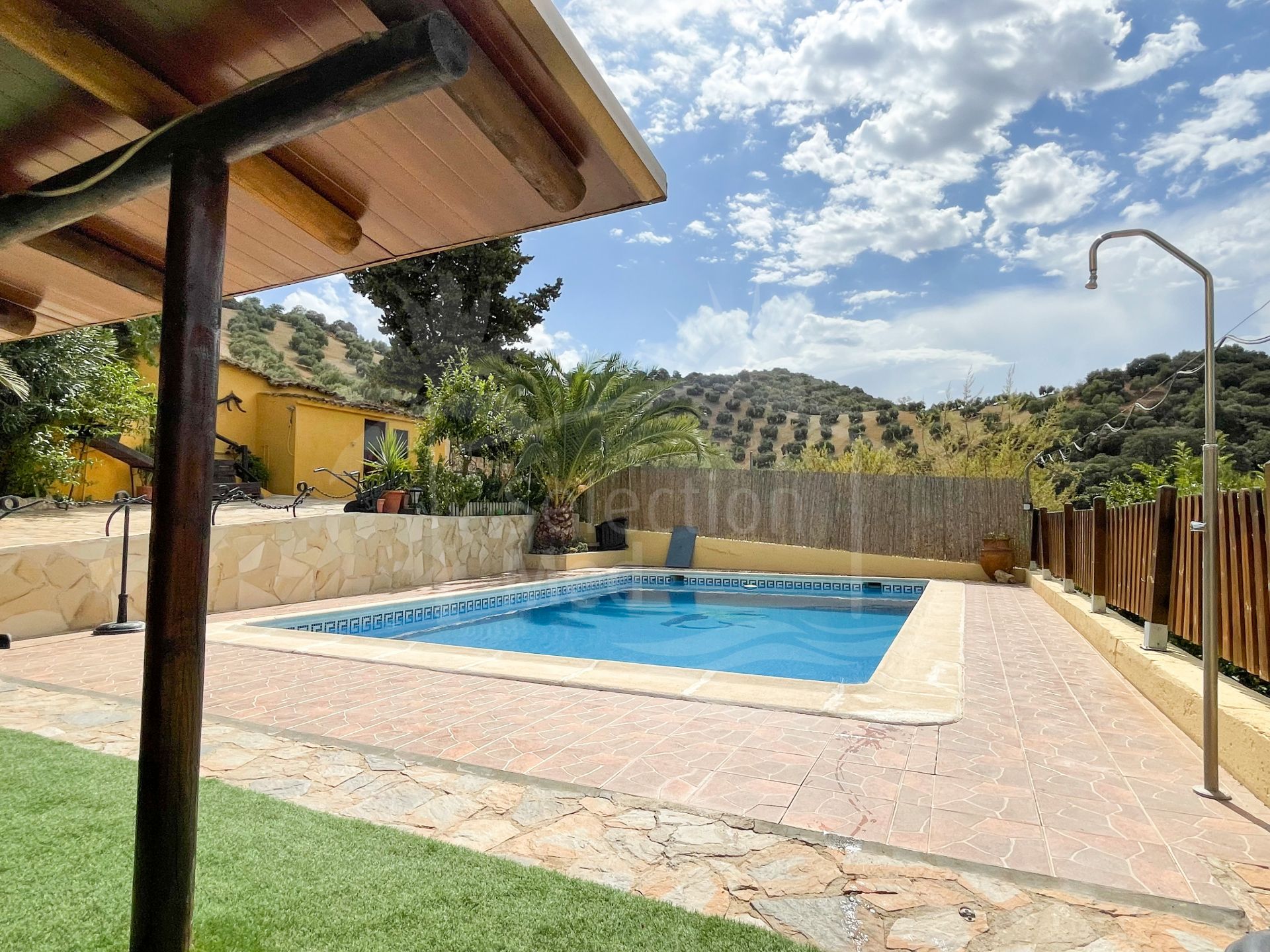Beautiful Cortijo with pool in Iznajar