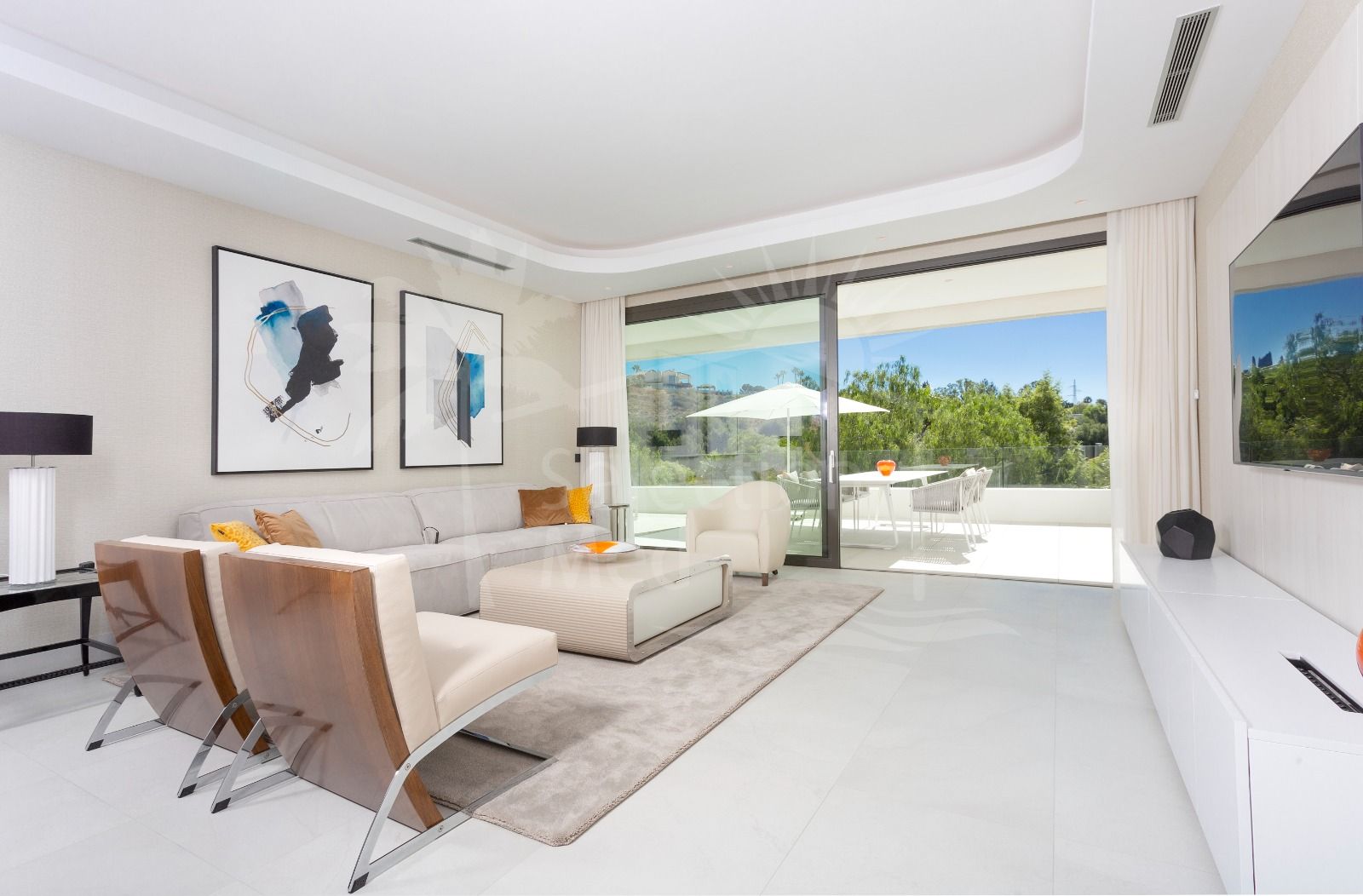 Exclusive living in a safe, prime location in the Golden Mile, Marbella