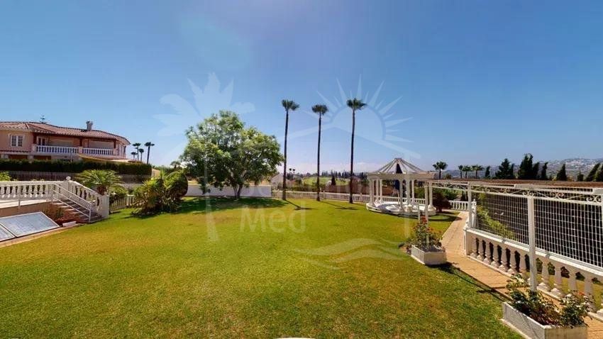 Exceptional 10-Bedroom Property with 2,600m² of Land in Mijas Golf