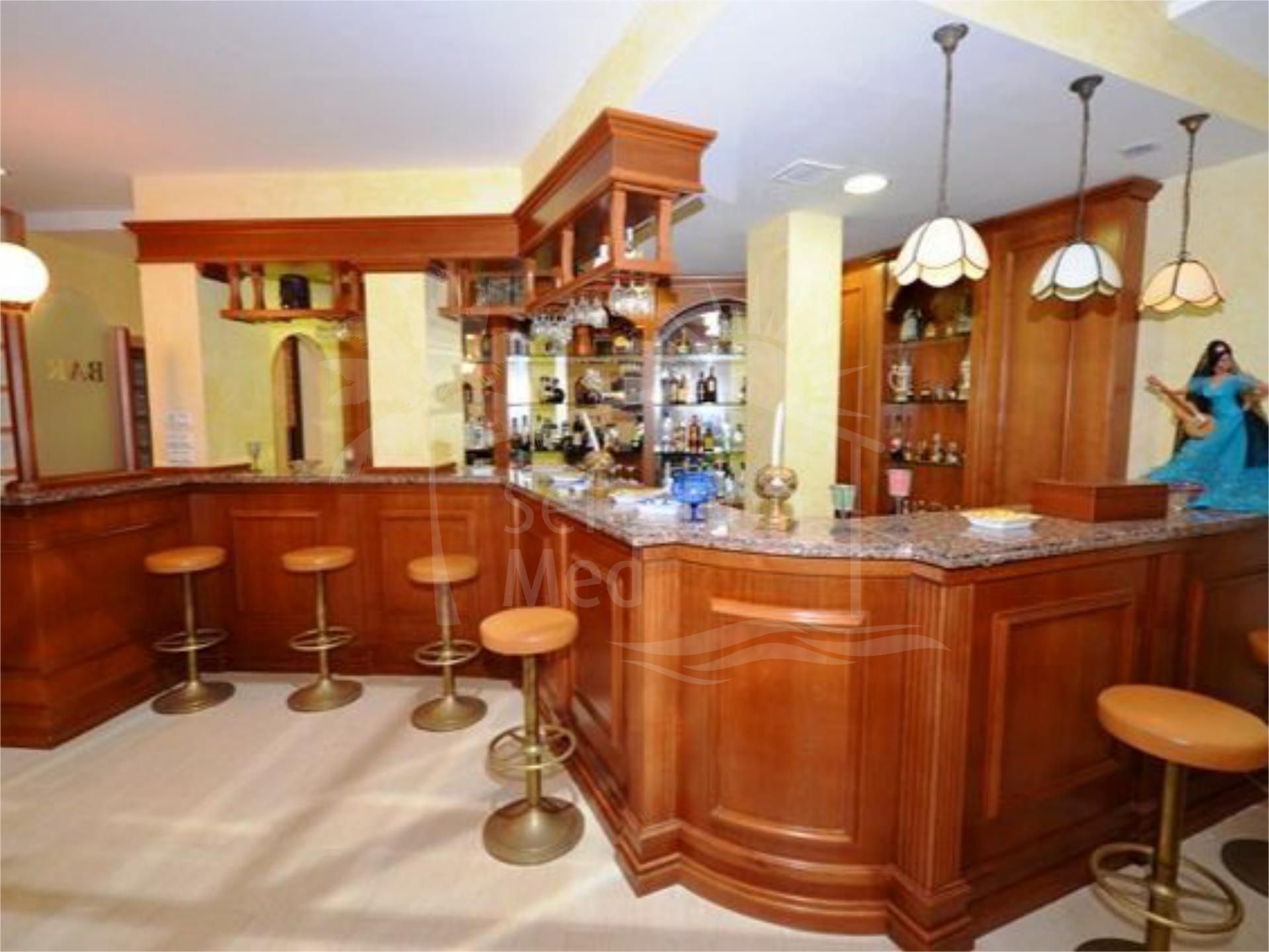 Villa en segunda línea de la playa, en Cabopino