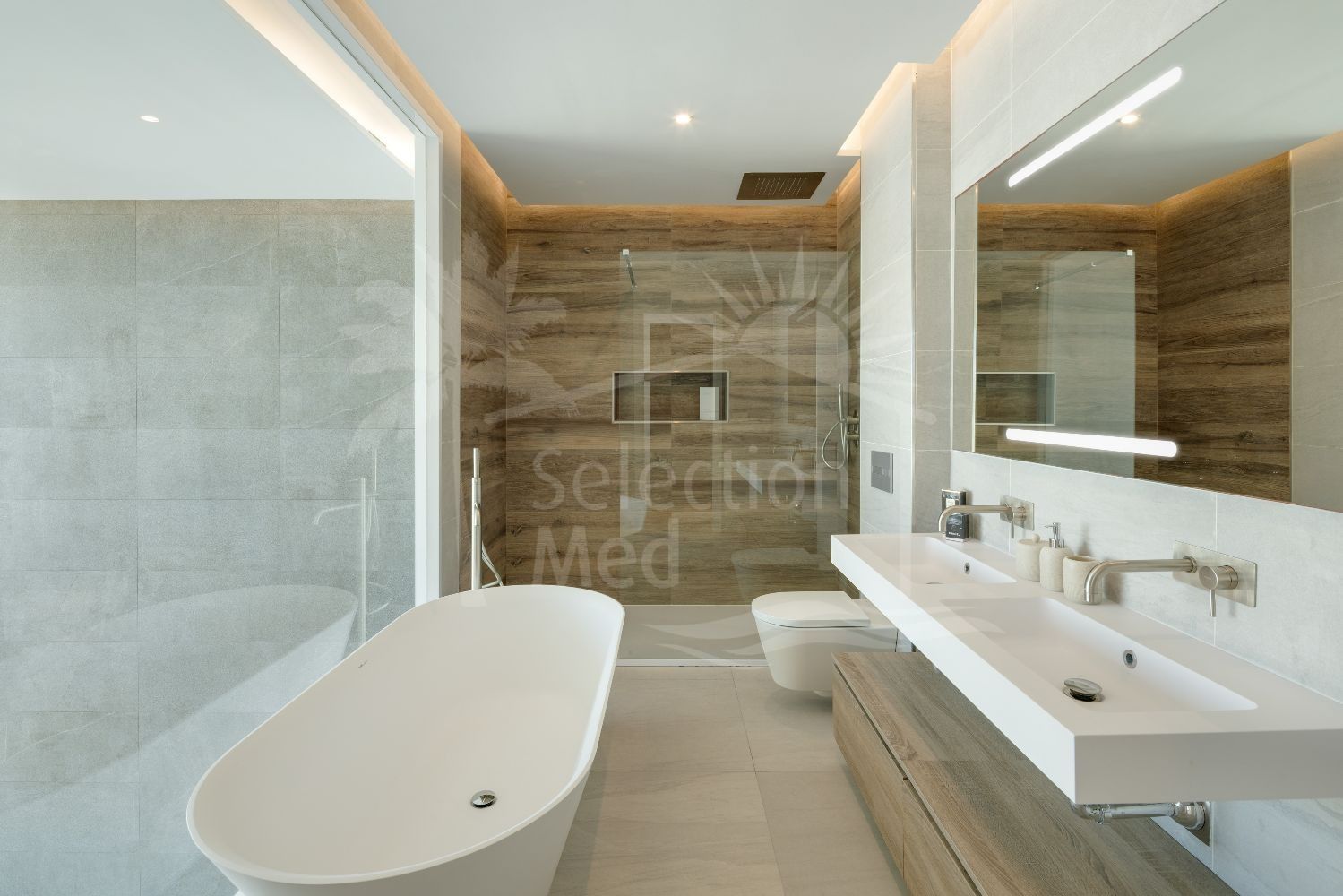 Lujosa casa de nueva construcción en Rio Real, Marbella Este