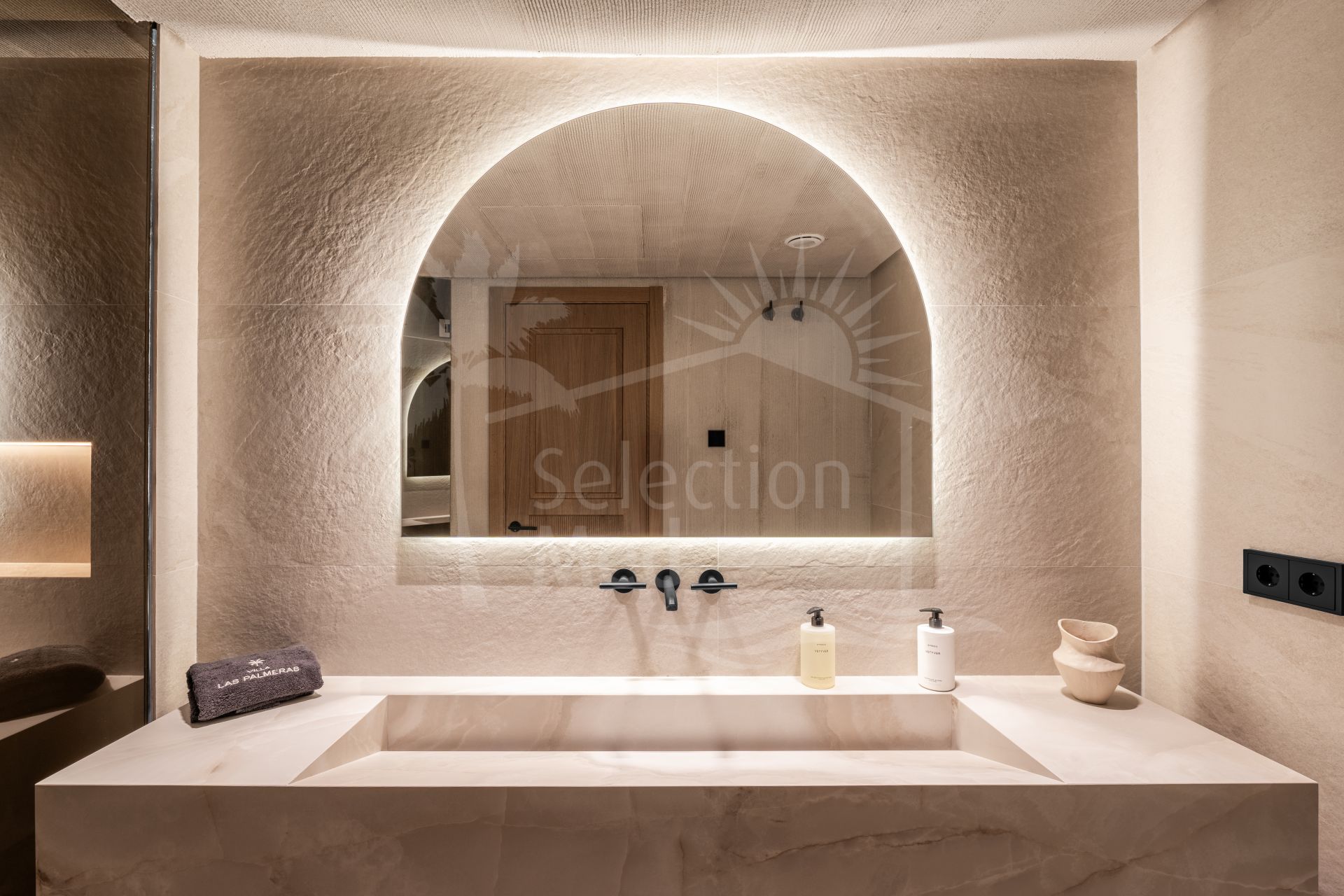 Villa exquisita recientemente renovada en Las Brisas, Nueva Andalucia, Marbella