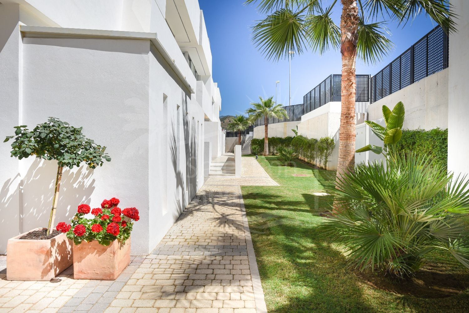 Opportunity, lovely and new townhouse close to Marbella and the beach