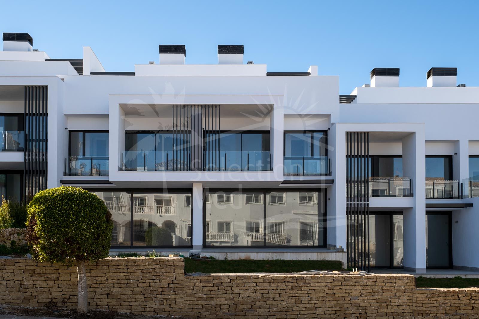 Ultra Modern Luxury 4 Bedroom Townhouse on Private Golf Complex.
