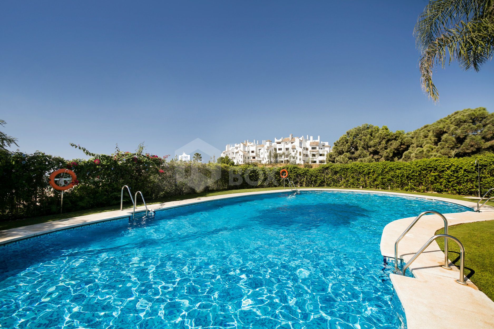 Luxurious 3 Bedroom South-facing Corner Apartment In La Azalia, Benahavís - Sea And Golf Views!