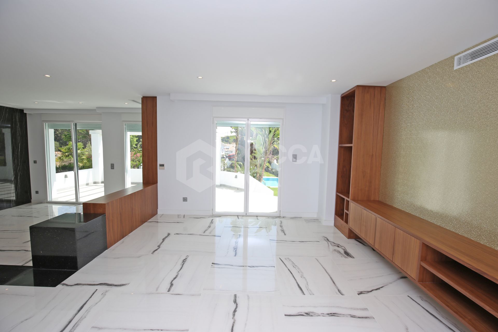 5 Bedroom Fully Refurbished Townhouse - Nueva Andalucía