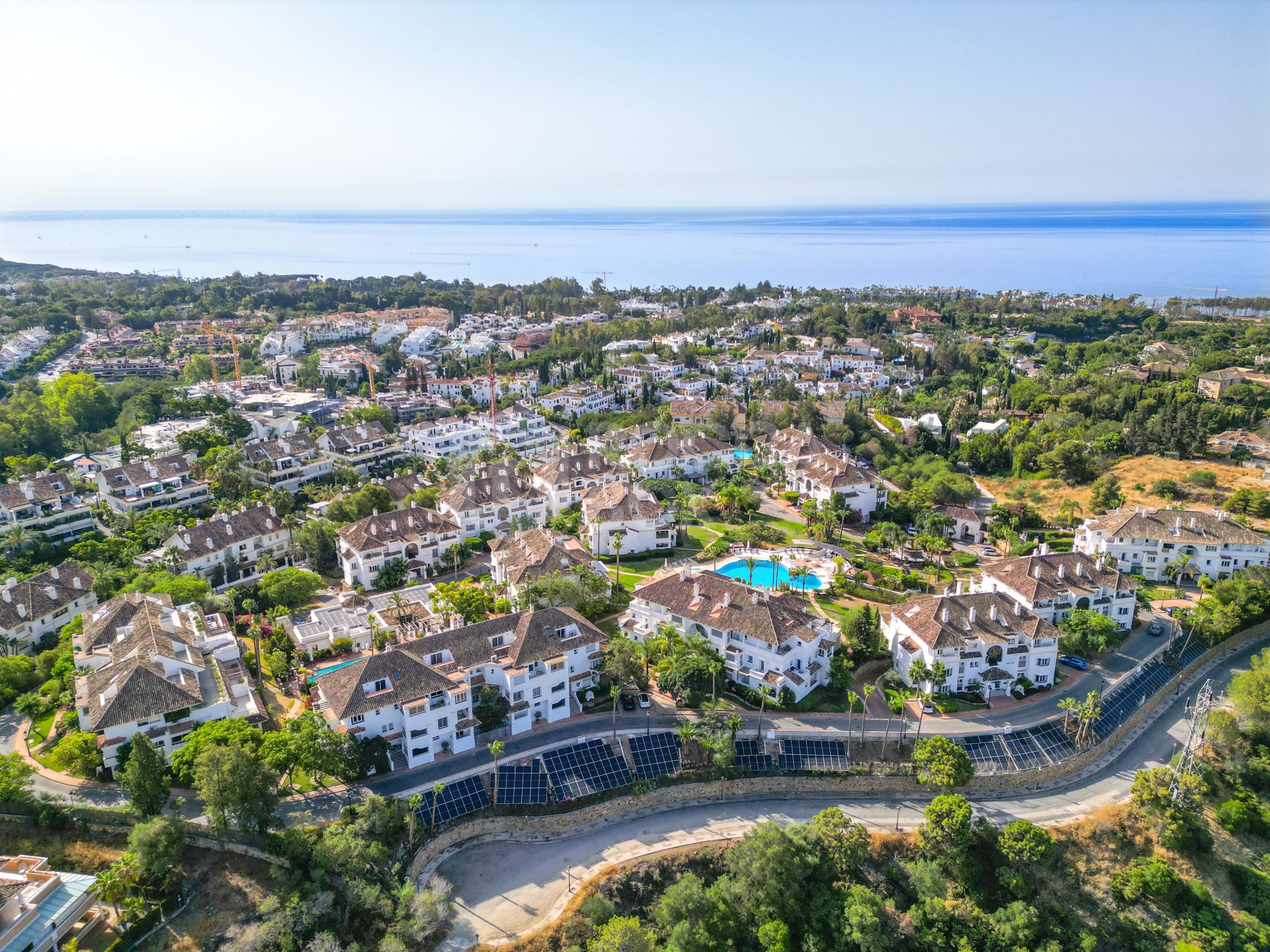 Exclusive three bedroom elevated ground floor apartment in the pretigious gated community, Monte Paraíso, on Marbella’s Golden Mile