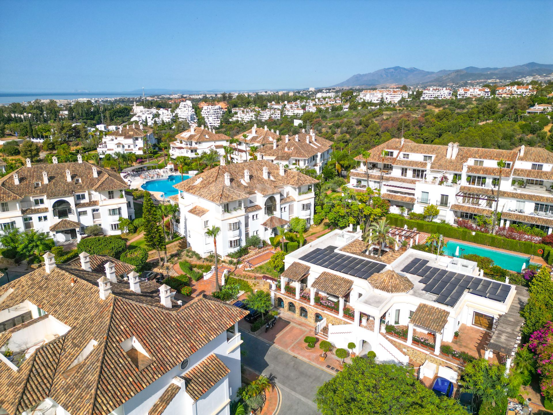 Exclusive three bedroom elevated ground floor apartment in the pretigious gated community, Monte Paraíso, on Marbella’s Golden Mile