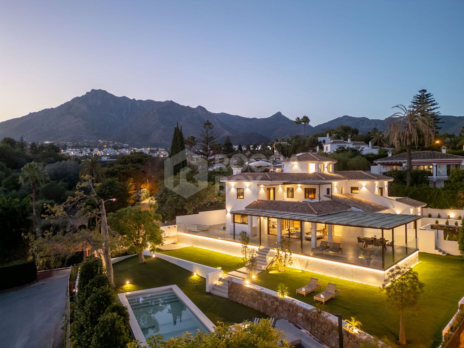 Spectacular fully renovated five bedroom villa located in La Merced, bordering Marbella's Golden Mile