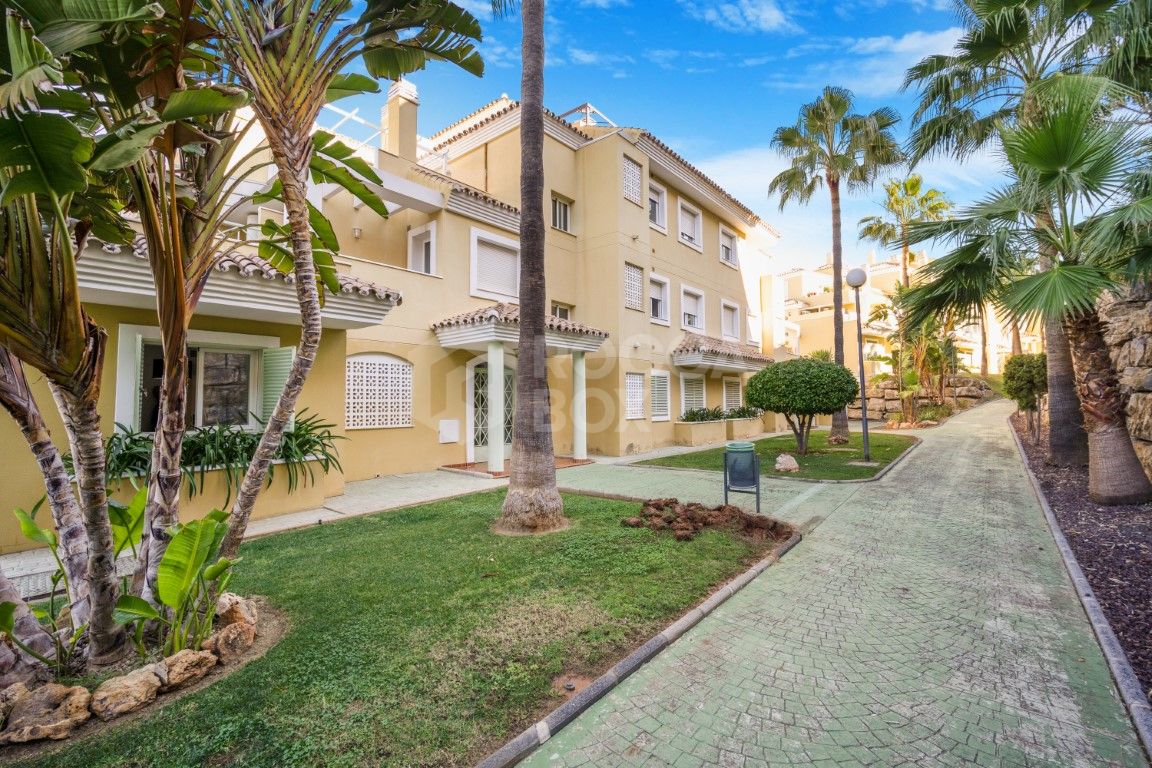 Beautifully reformed one bedroom, elevated ground floor apartment in the gated community of Brisas de Los Naranjos, Nueva Andalucia