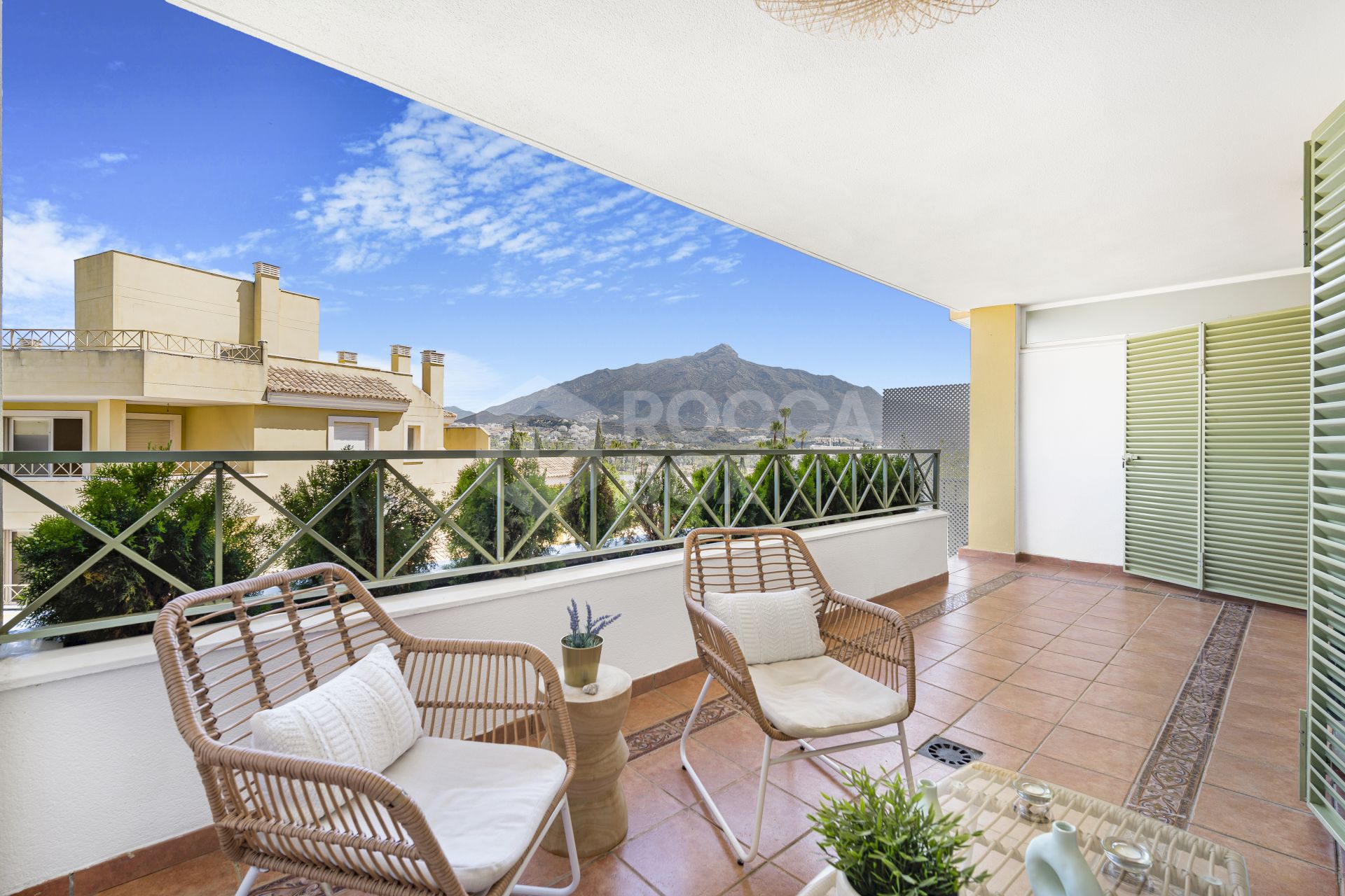 Beautifully reformed one bedroom, elevated ground floor apartment in the gated community of Brisas de Los Naranjos, Nueva Andalucia