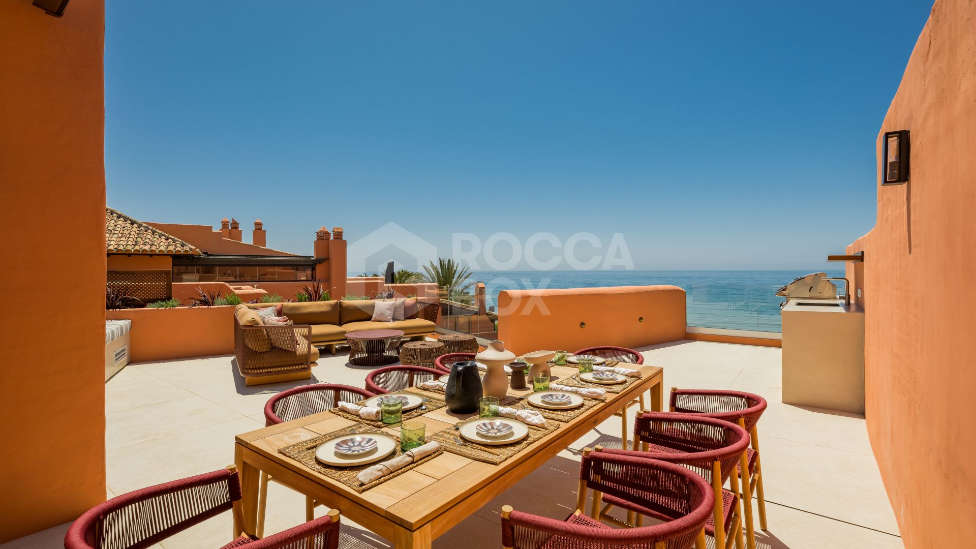 Exquisite four-bedroom, frontline beach duplex penthouse in La Morera, Reserva de Los Monteros