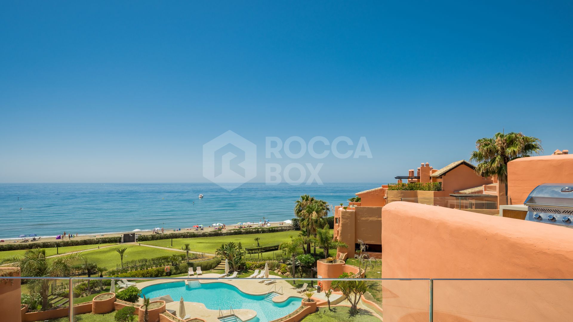 Exquisite four-bedroom, frontline beach duplex penthouse in La Morera, Reserva de Los Monteros