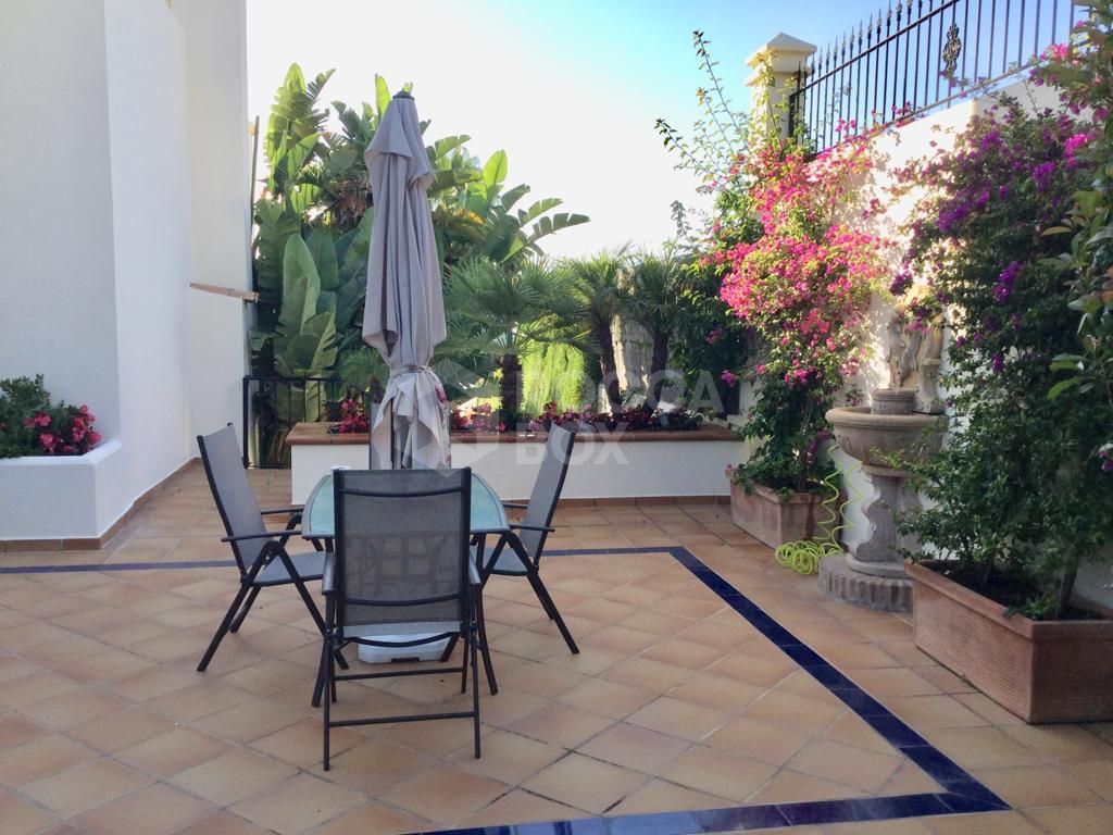 Fantastic six bedroom, south facing villa located in the prestigious community Los Flamingos, Benahavis