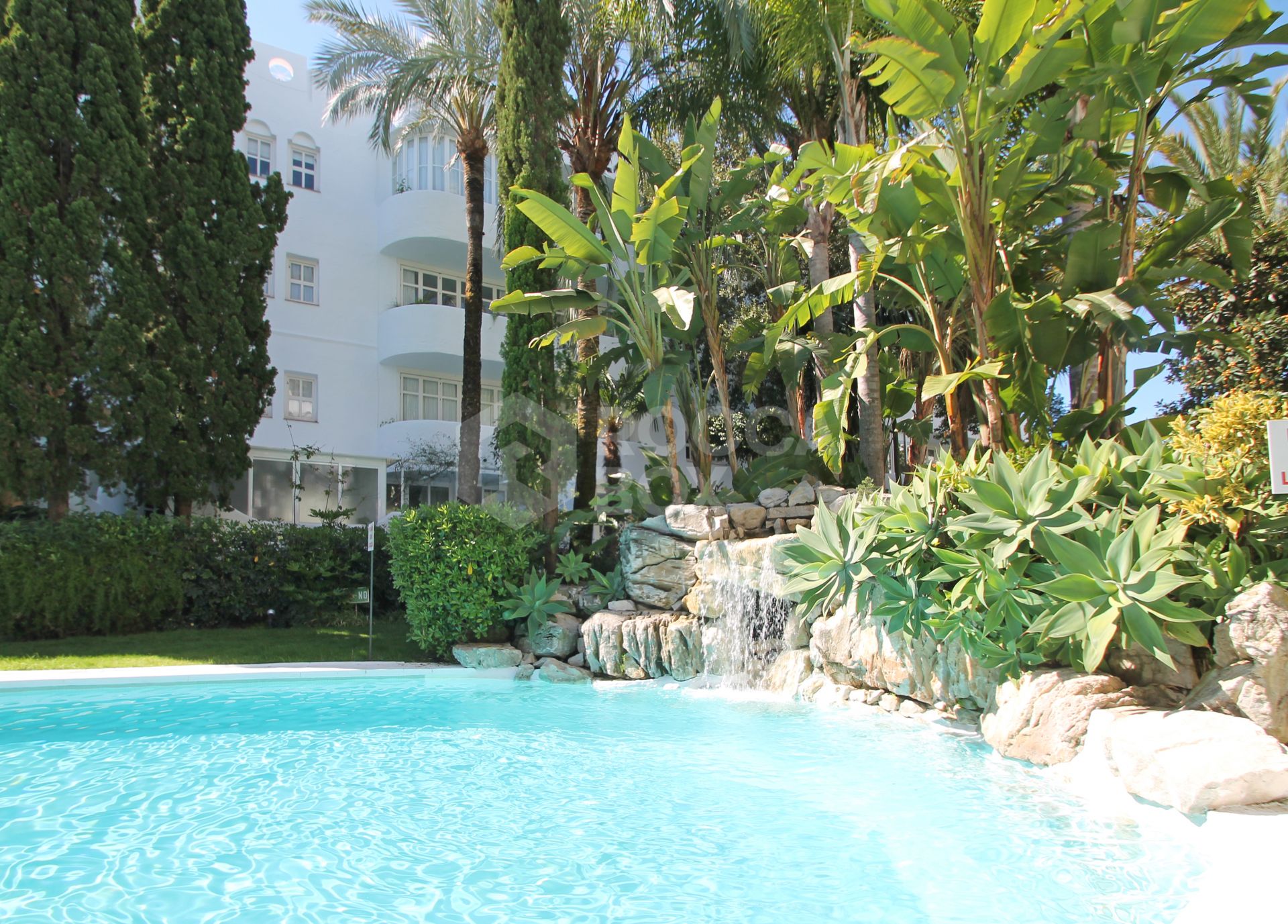 Fully renovated two bedroom, ground floor apartment in the well-known and gated community Marbella Real