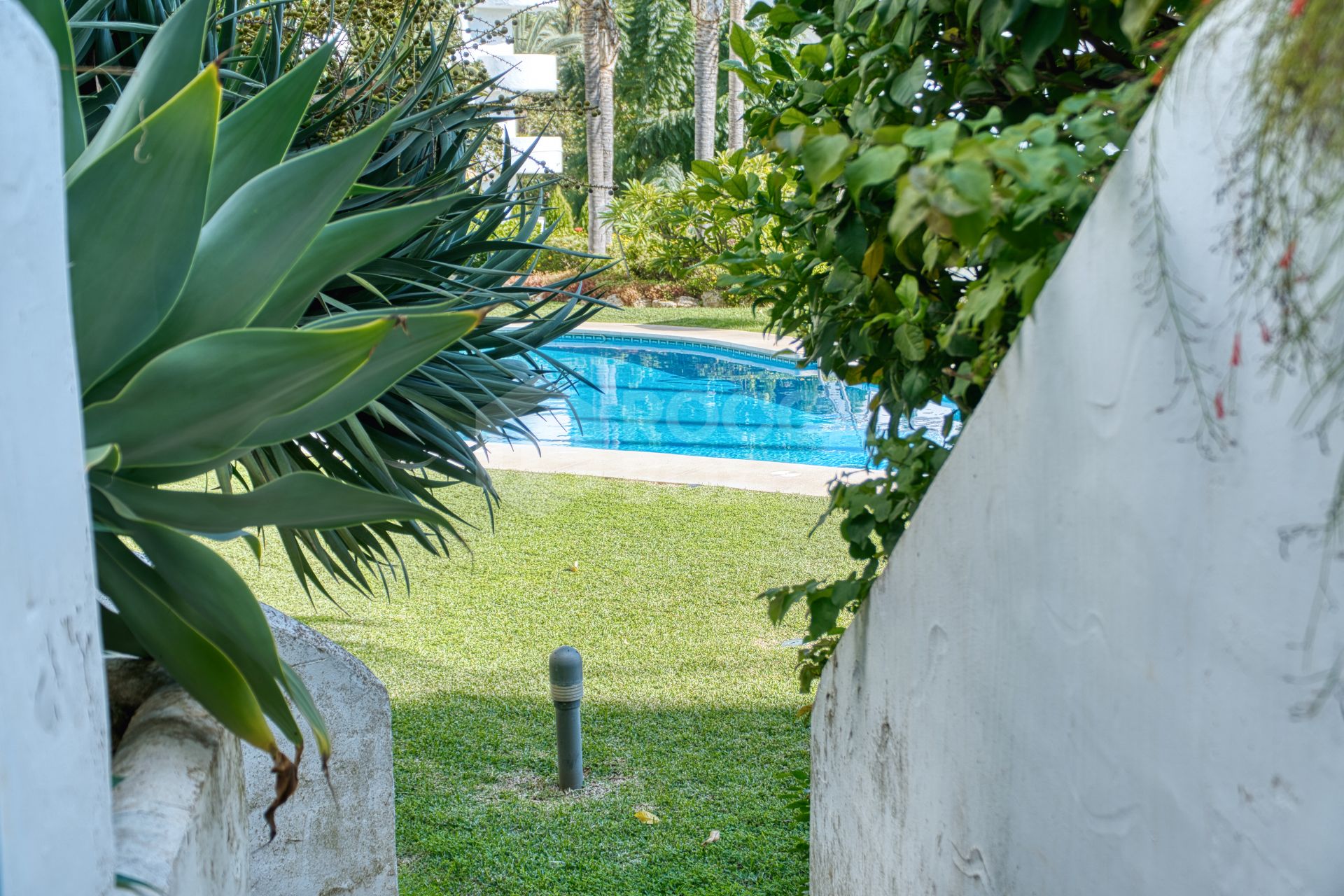 Fully renovated two bedroom, ground floor apartment in the well-known and gated community Marbella Real