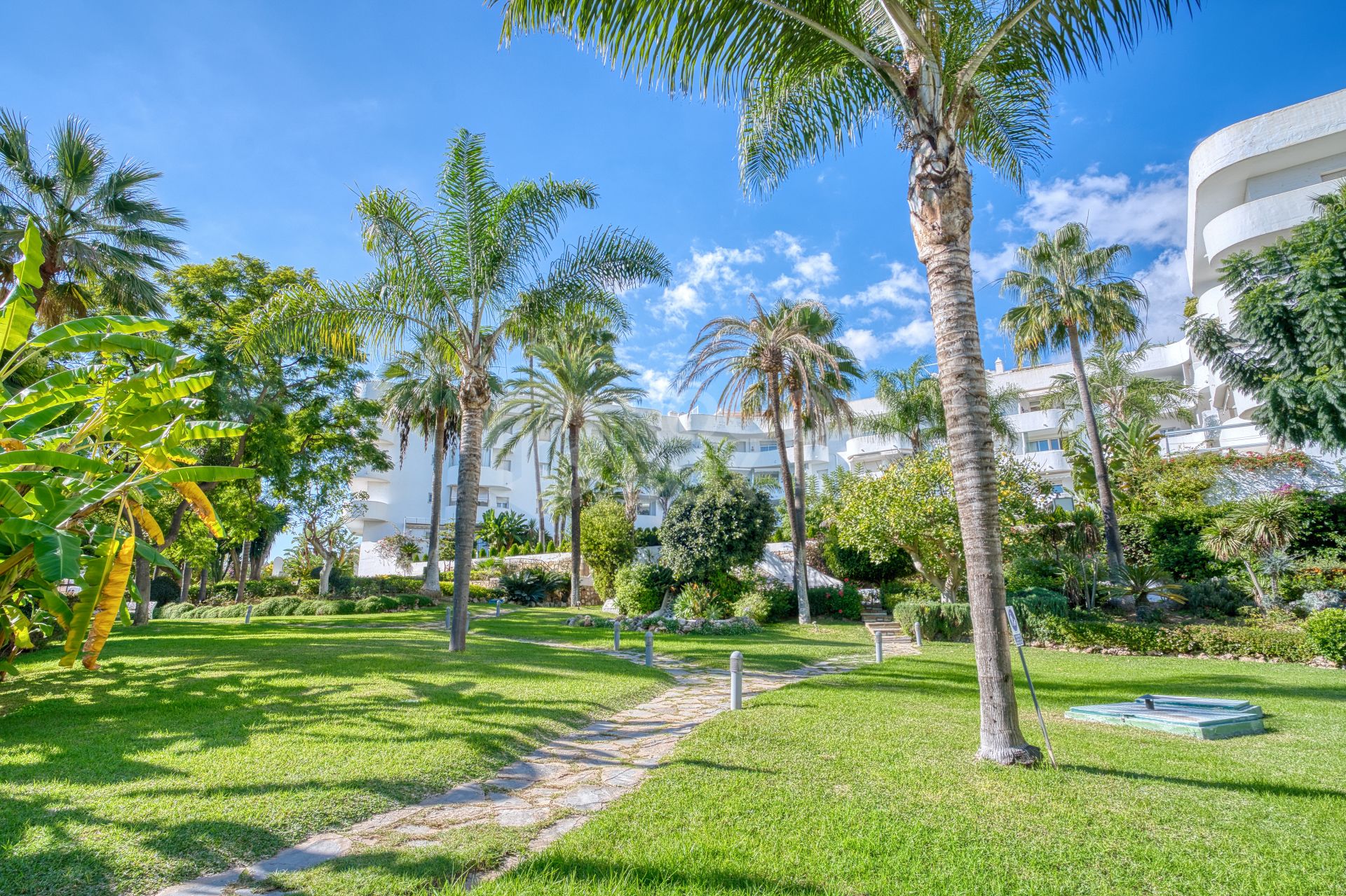 Fully renovated two bedroom, ground floor apartment in the well-known and gated community Marbella Real