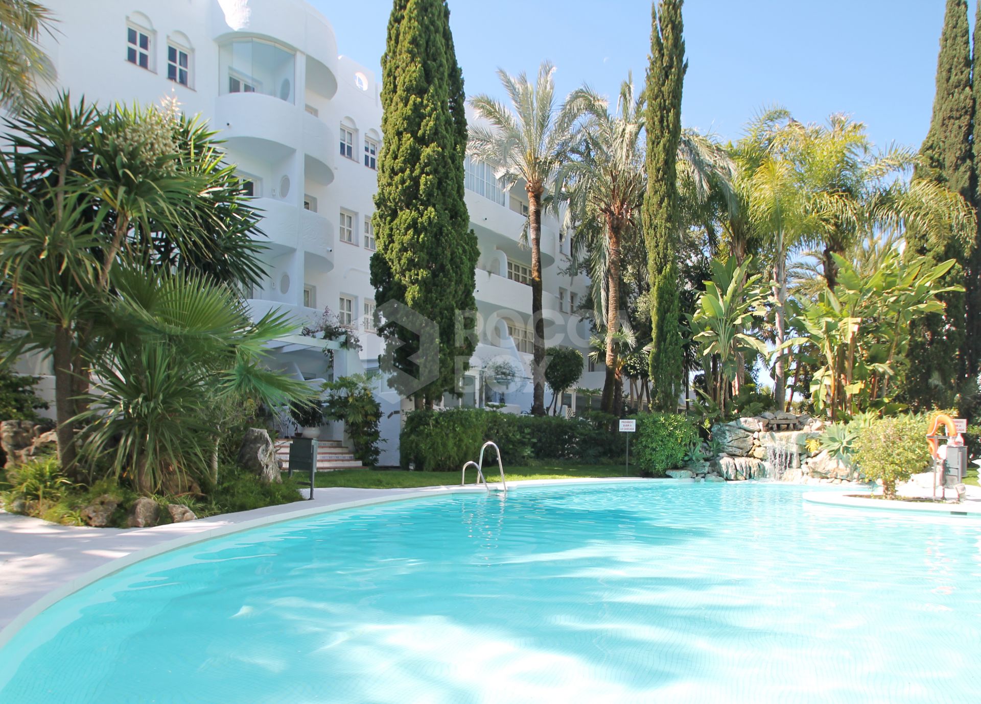 Fully renovated two bedroom, ground floor apartment in the well-known and gated community Marbella Real