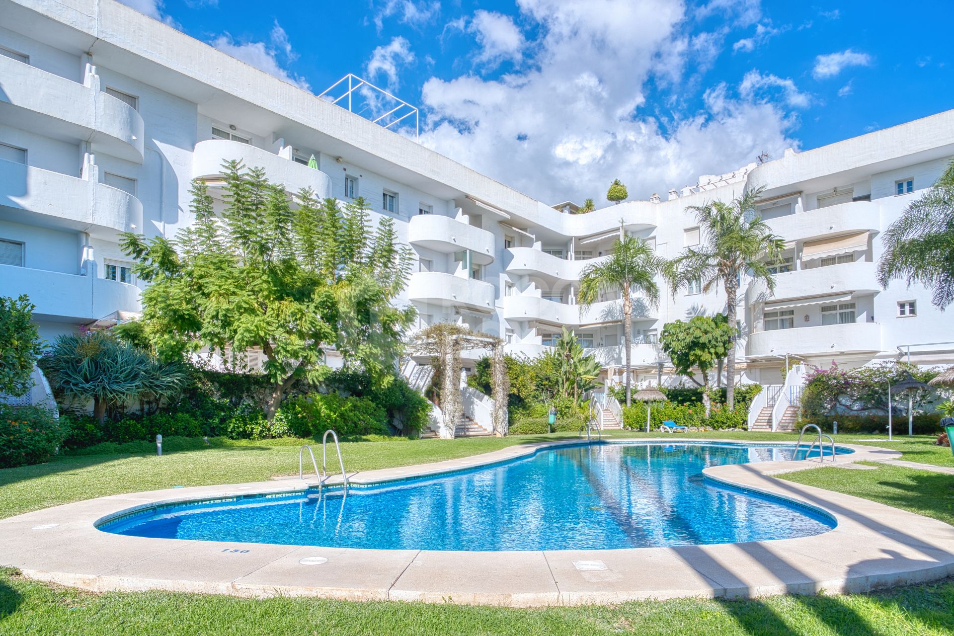 Fully renovated two bedroom, ground floor apartment in the well-known and gated community Marbella Real