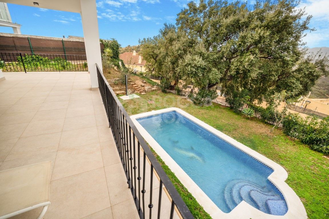 Fantastic three bedroom semi detached villa in a gated community of Monte Elviria, La Mairena