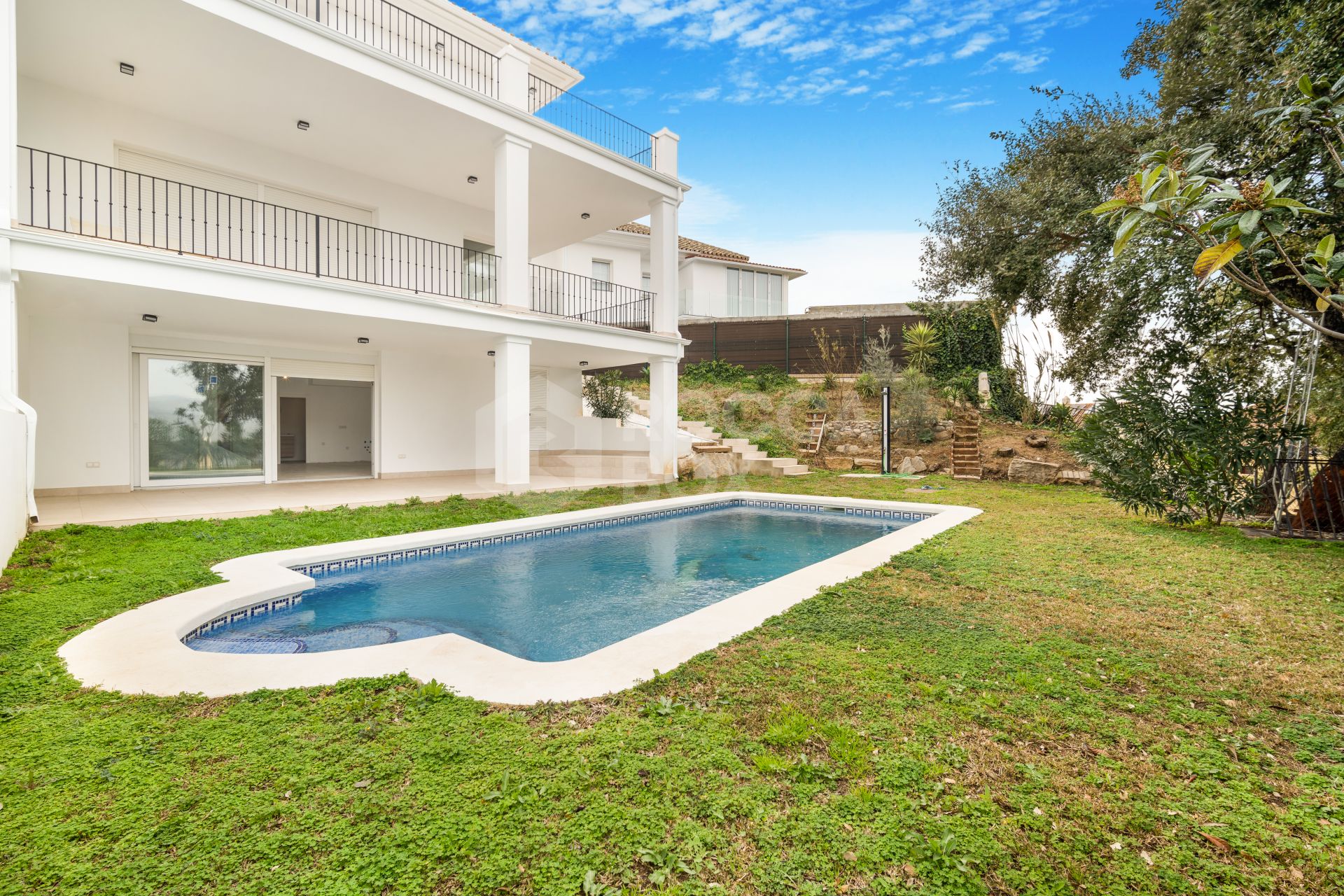 Fantastic three bedroom semi detached villa in a gated community of Monte Elviria, La Mairena