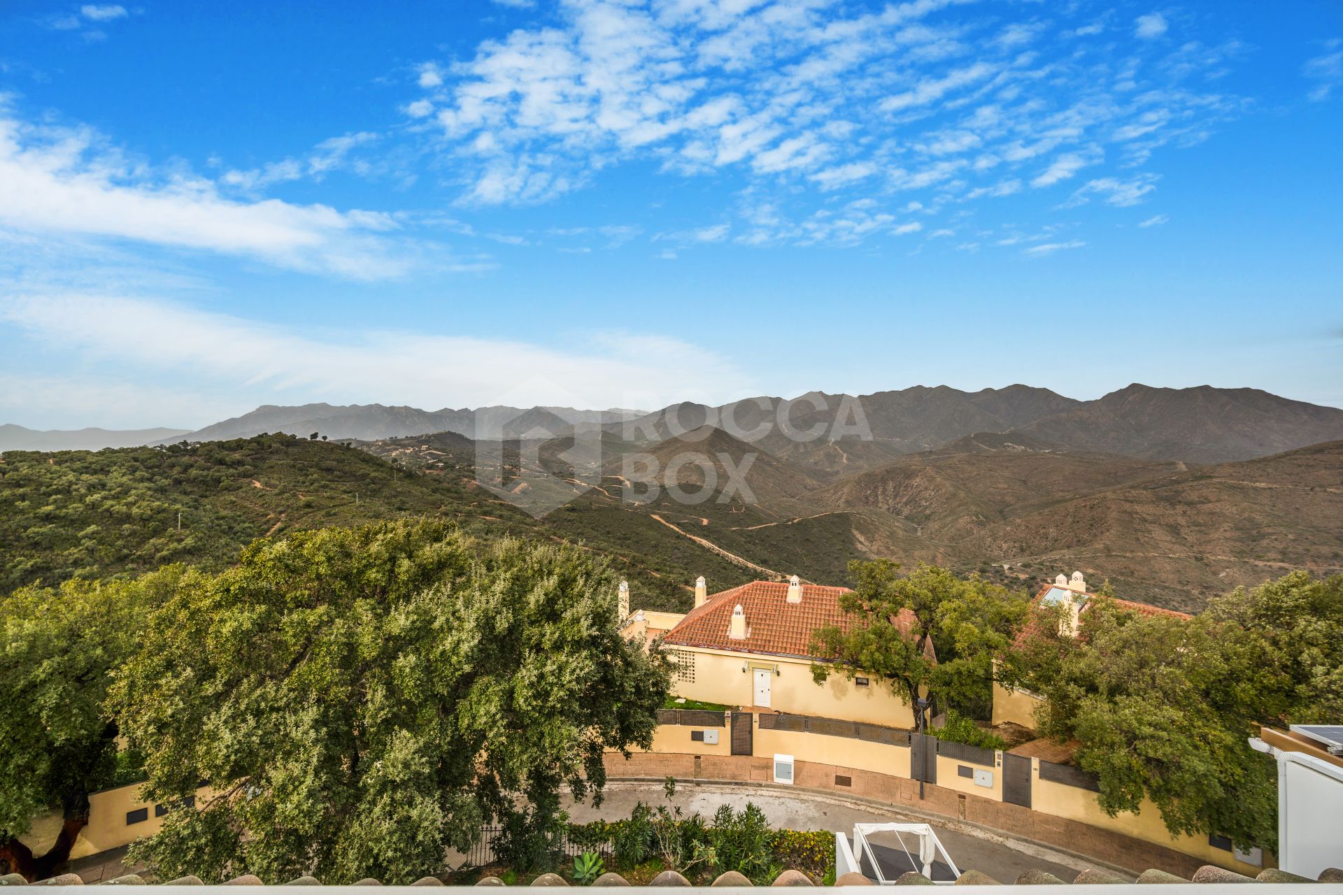 Fantastic three bedroom semi detached villa in a gated community of Monte Elviria, La Mairena