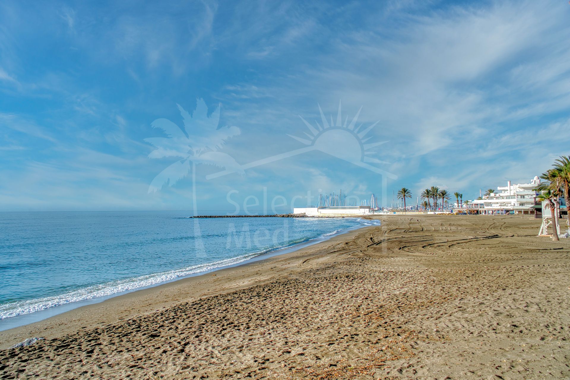 Villa de seis dormitorios en construcción en Rocio de Nagueles, Marbella con vistas al mar y la montaña