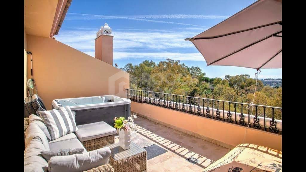 Luxury two bedroom south facing duplex penthouse with wonderful sea views in Vista Real, Nueva Andalucia