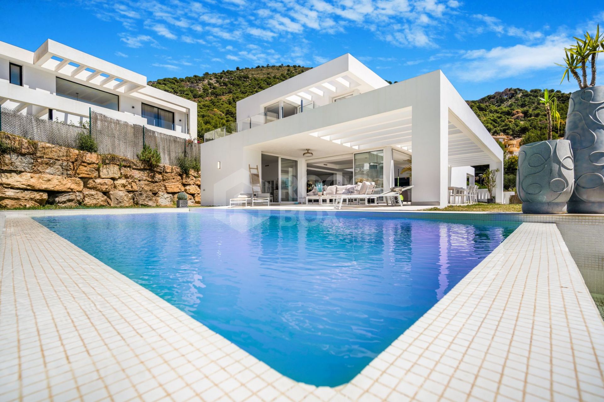 Spectacular four bedroom, south facing villa located in Buena Vista, Mijas with stunning sea views