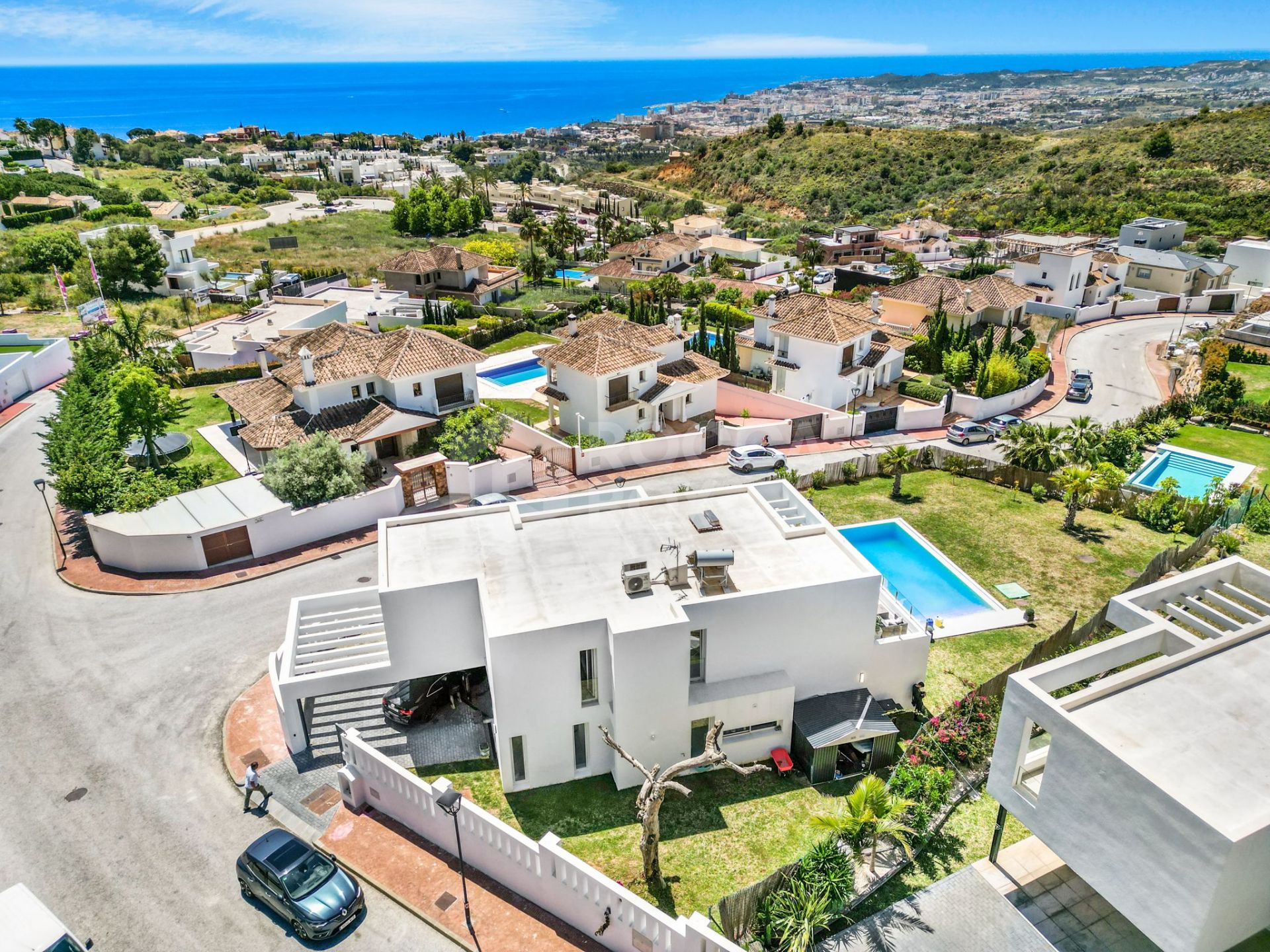 Spectacular four bedroom, south facing villa located in Buena Vista, Mijas with stunning sea views