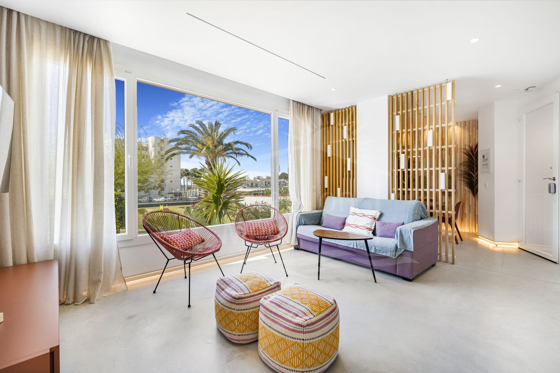 Possibilité d'investissement incroyable - sept appartements indépendants au rez-de-chaussée dans une communauté de plage de Calahonda, Mijas Costa