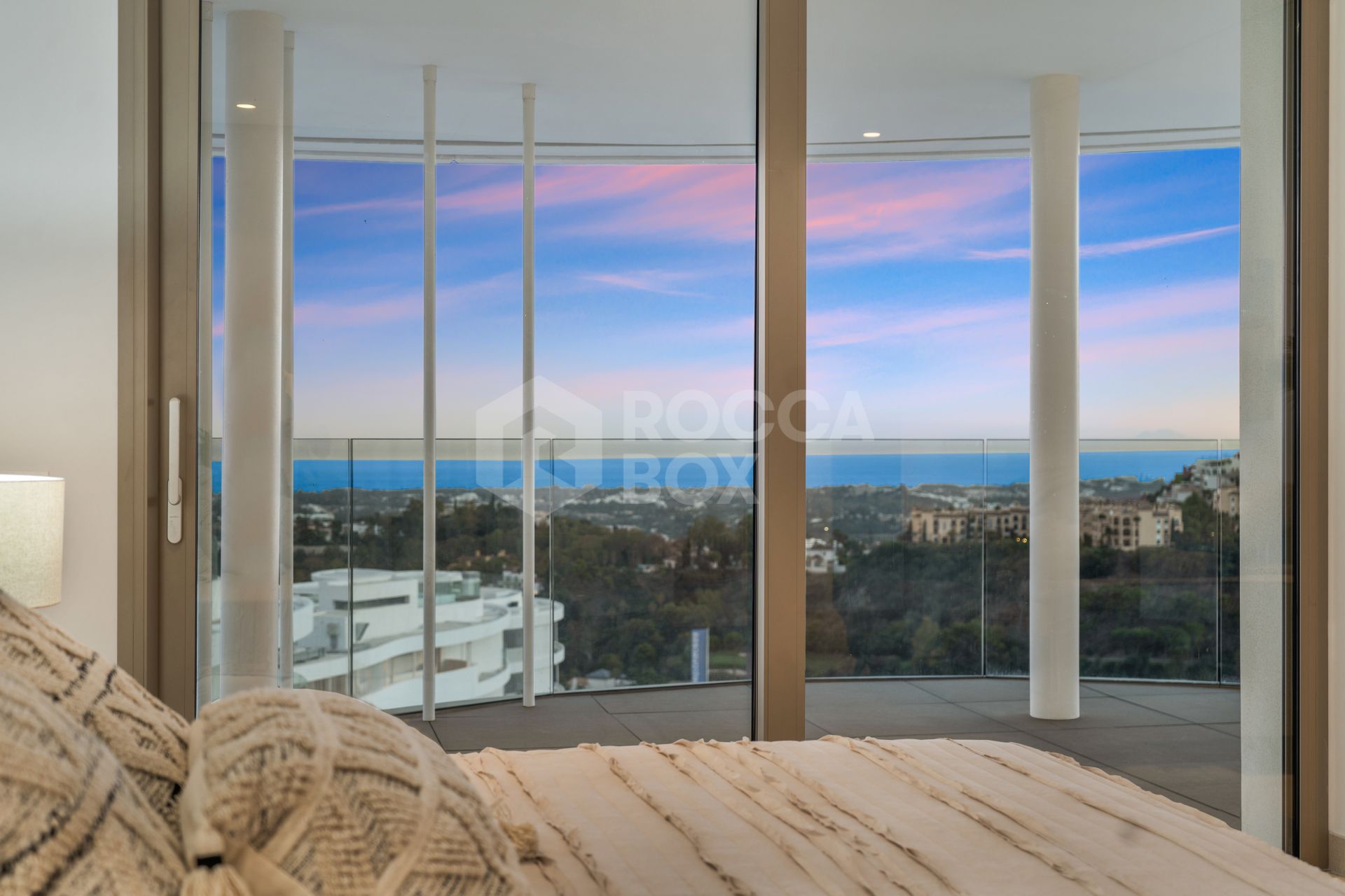 Luxury three bedroom apartment located in the brand new exclusive community The View, Benahavis