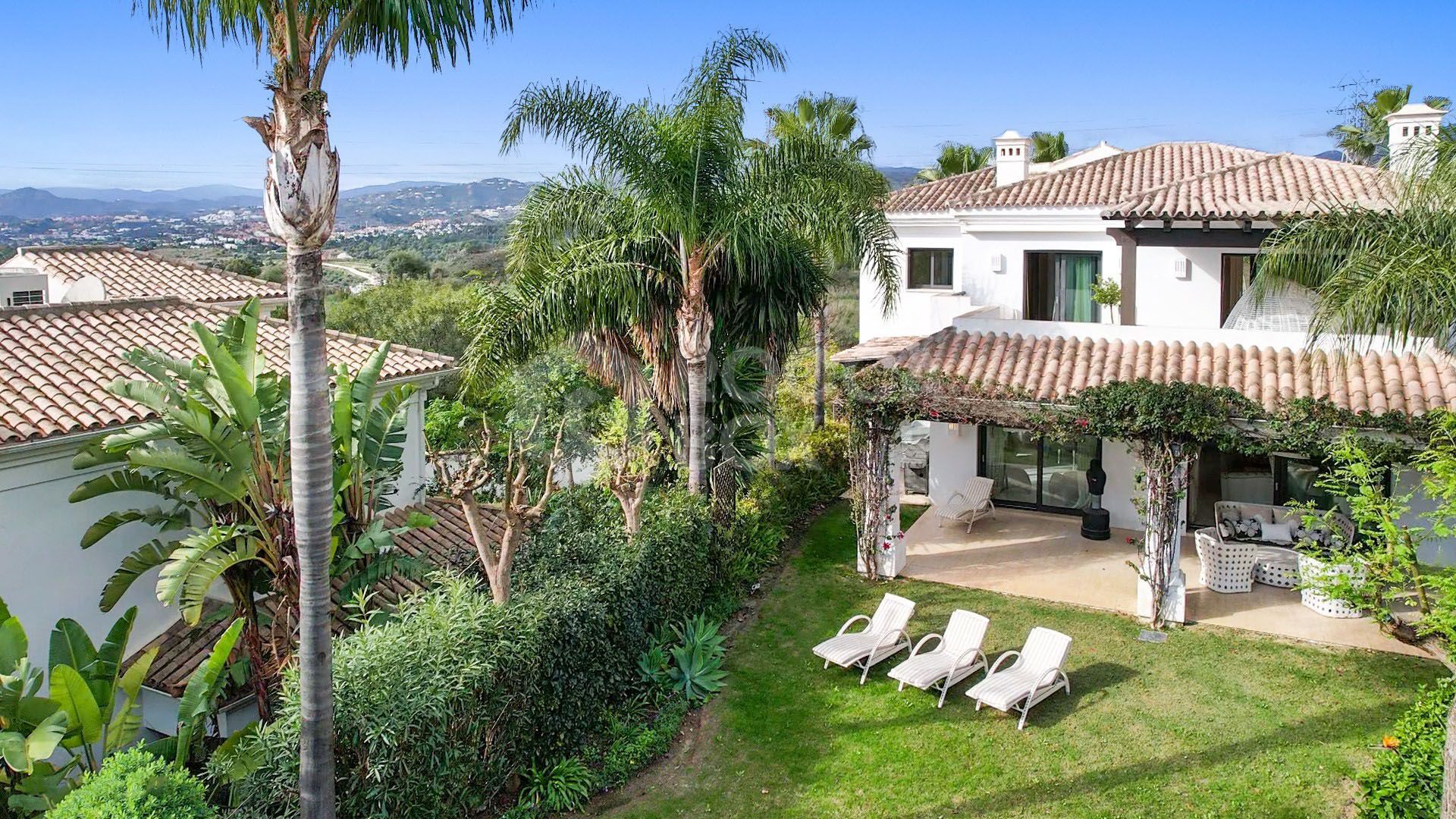 Wonderful six bedroom southwest facing luxury villa in Lomas de Magna Marbella on Marbella's Golden Mile