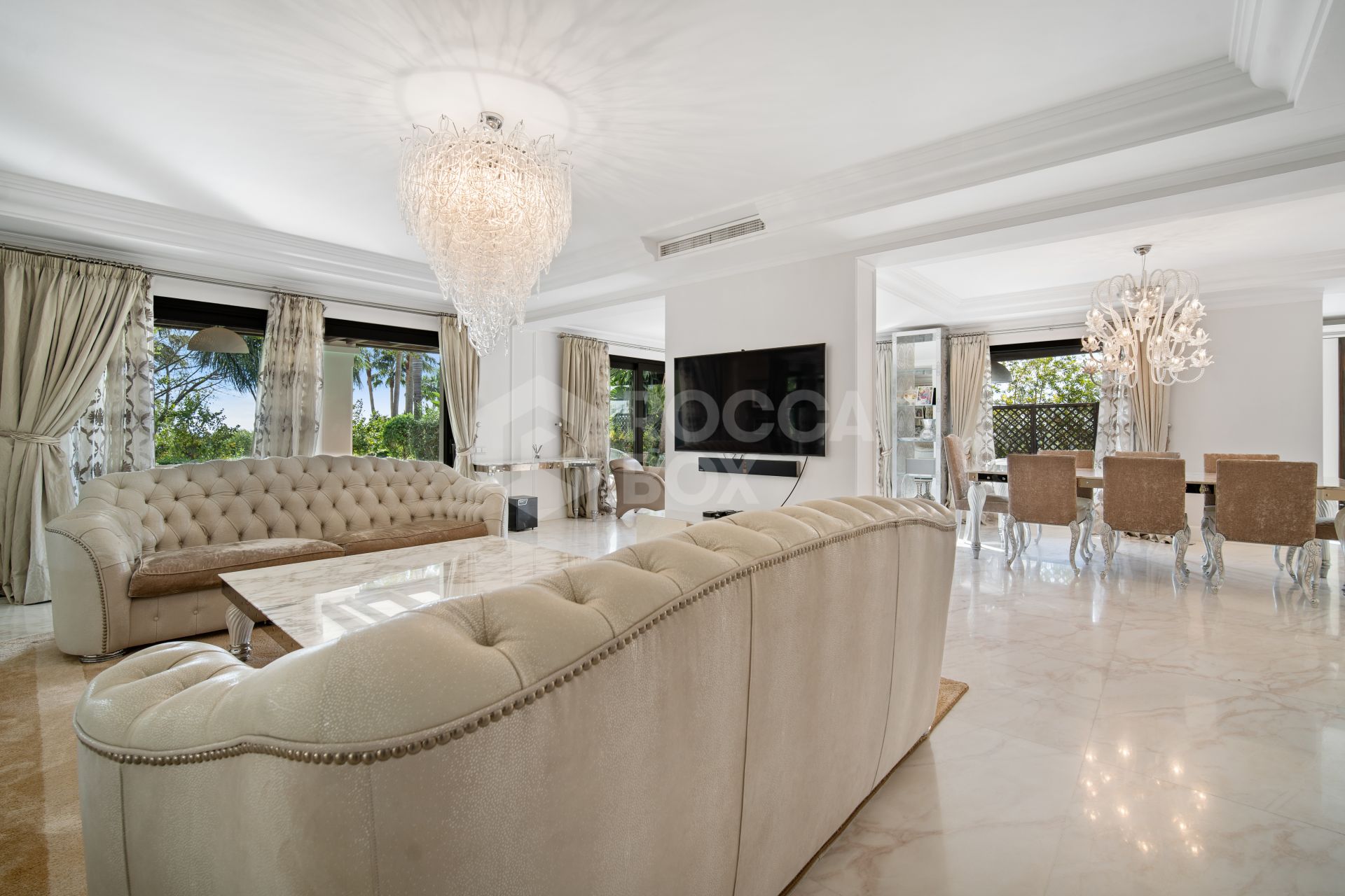 Wonderful six bedroom southwest facing luxury villa in Lomas de Magna Marbella on Marbella's Golden Mile